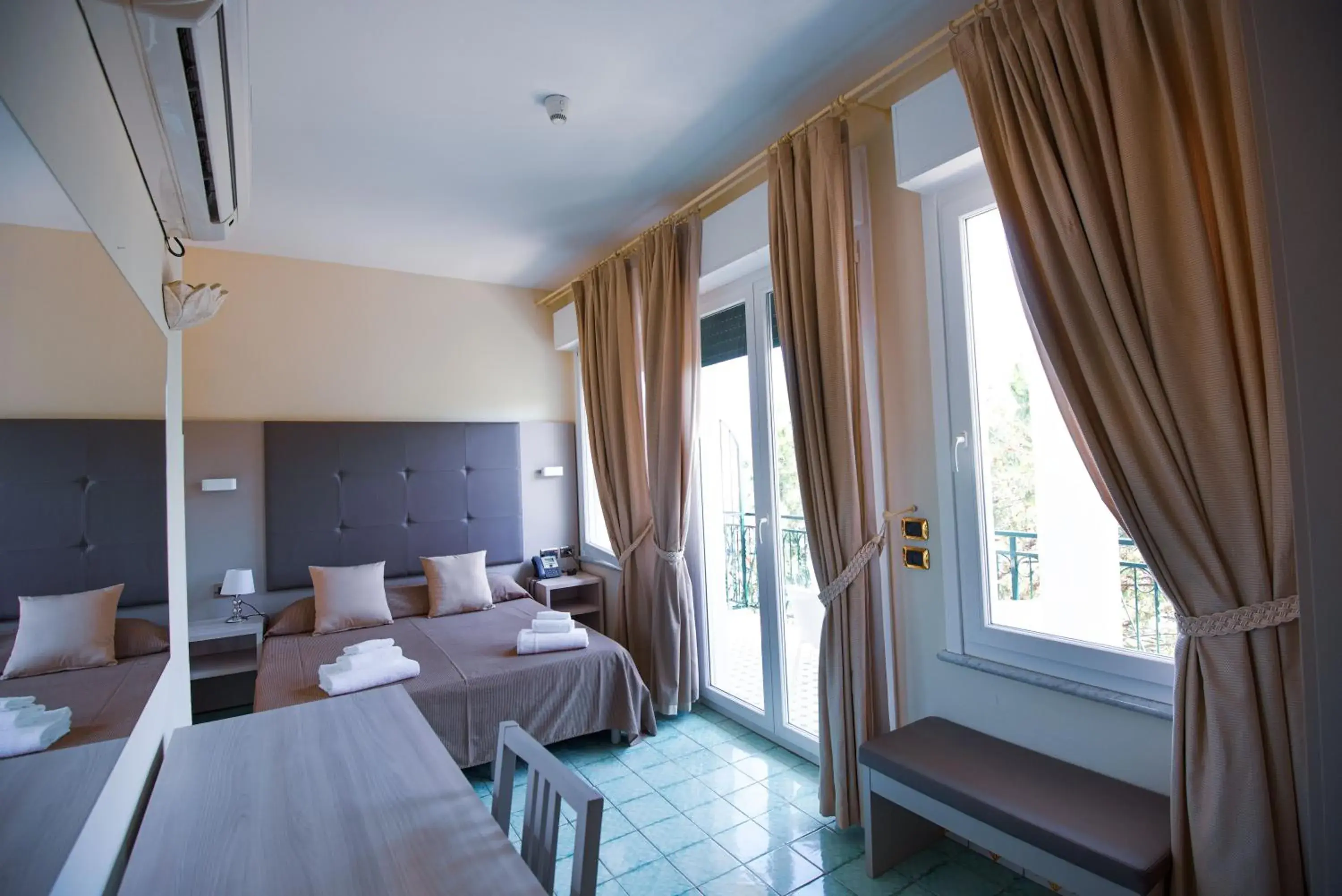 Double Room with Sea View - single occupancy in Villa degli Argentieri Double Room with Sea View - single occupancy in Villa degli Argentieri