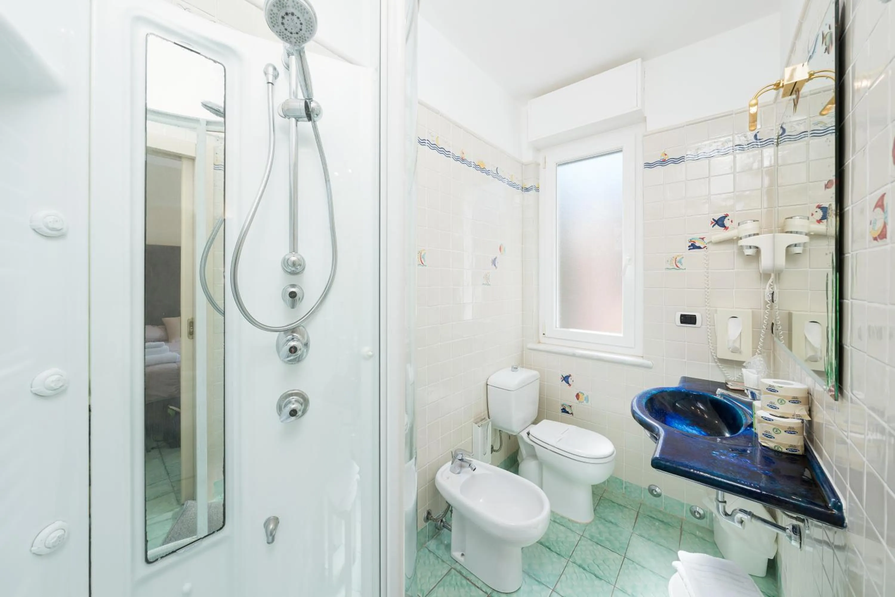 Shower in Villa degli Argentieri