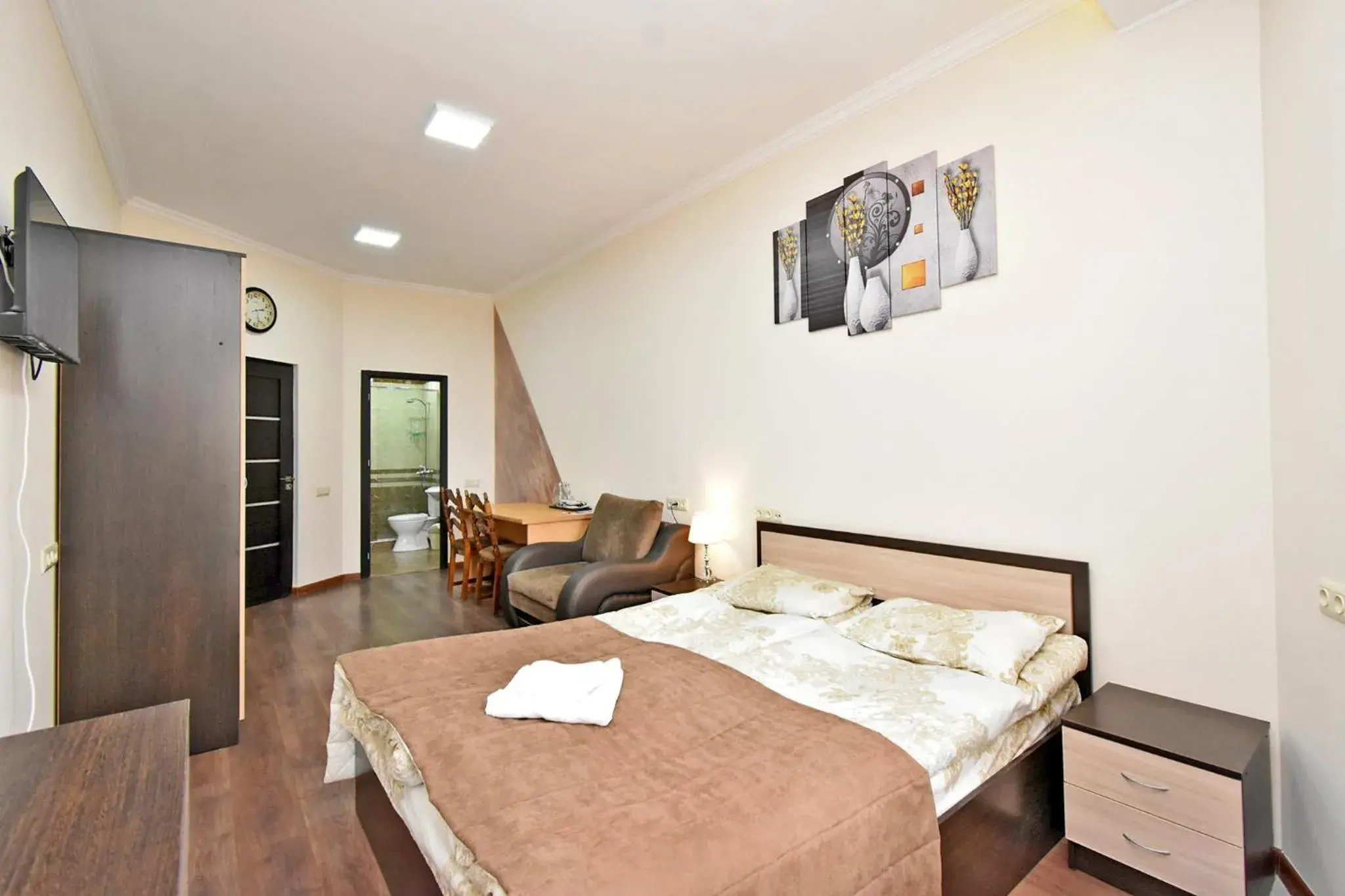 Double Room with Balcony in Panorama hotel on Baghramyan avenue Double Room with Balcony in Panorama hotel on Baghramyan avenue