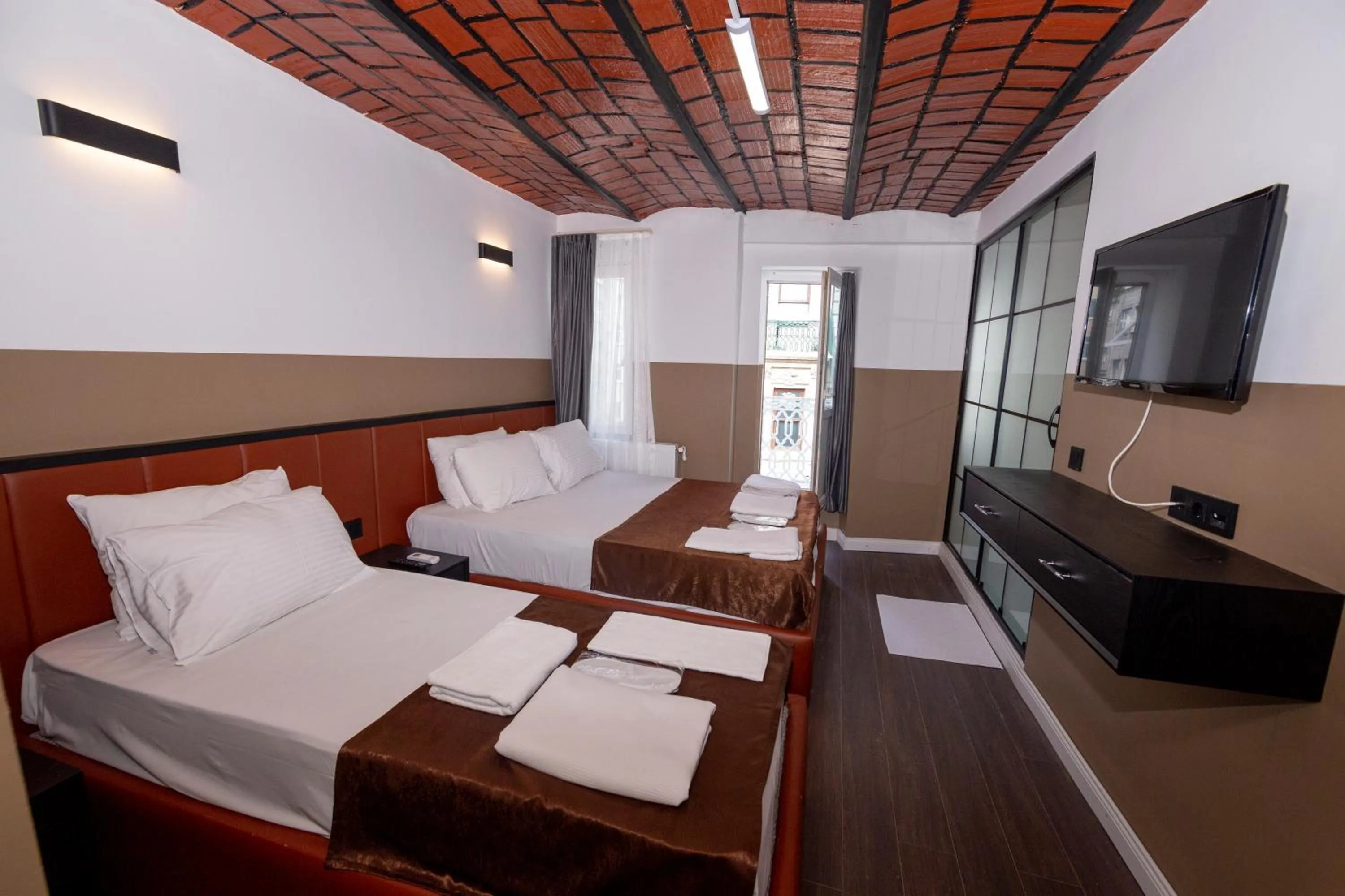 Living room, Bed in Miss Suite