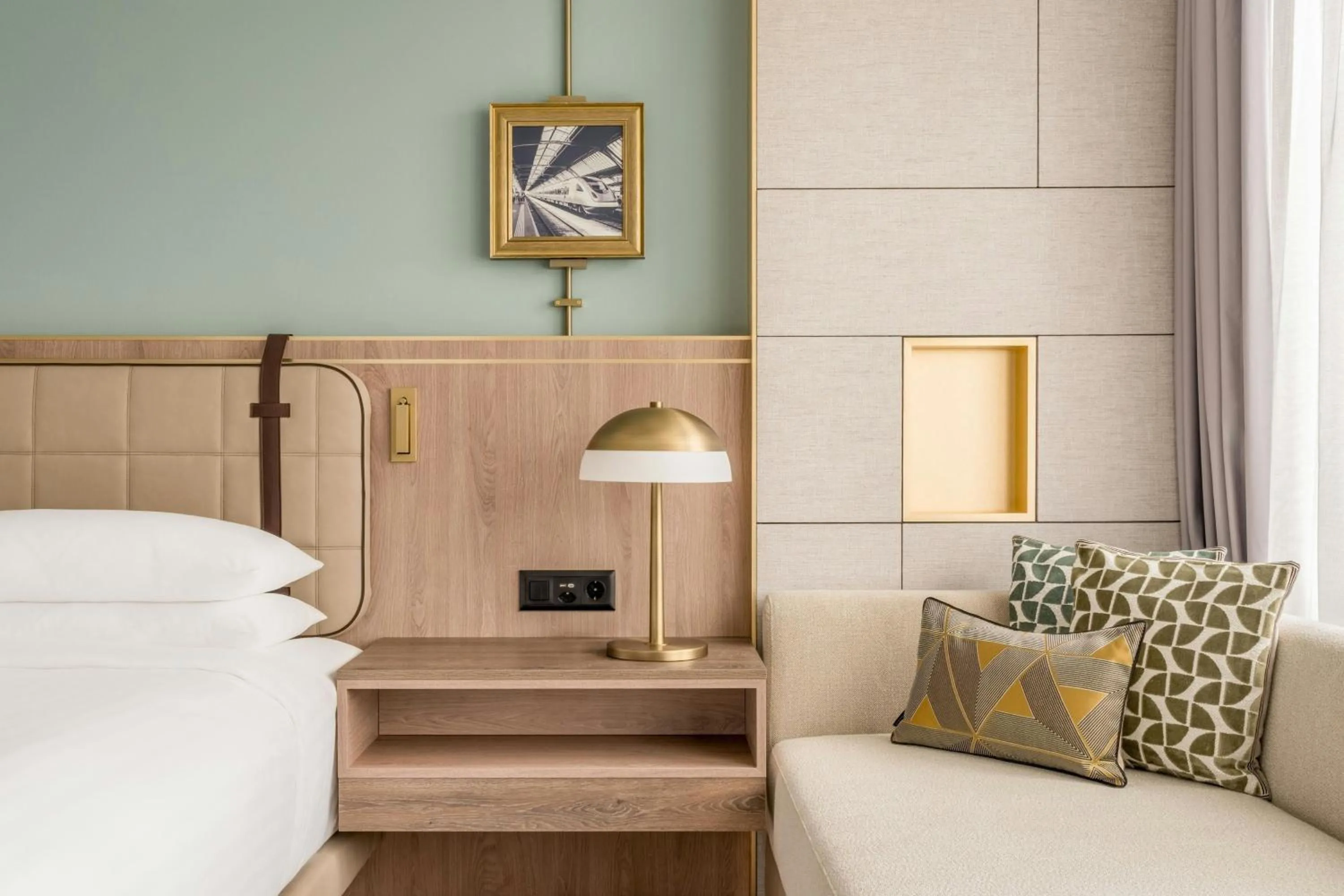 Photo of the whole room, Bed in Zurich Marriott Hotel