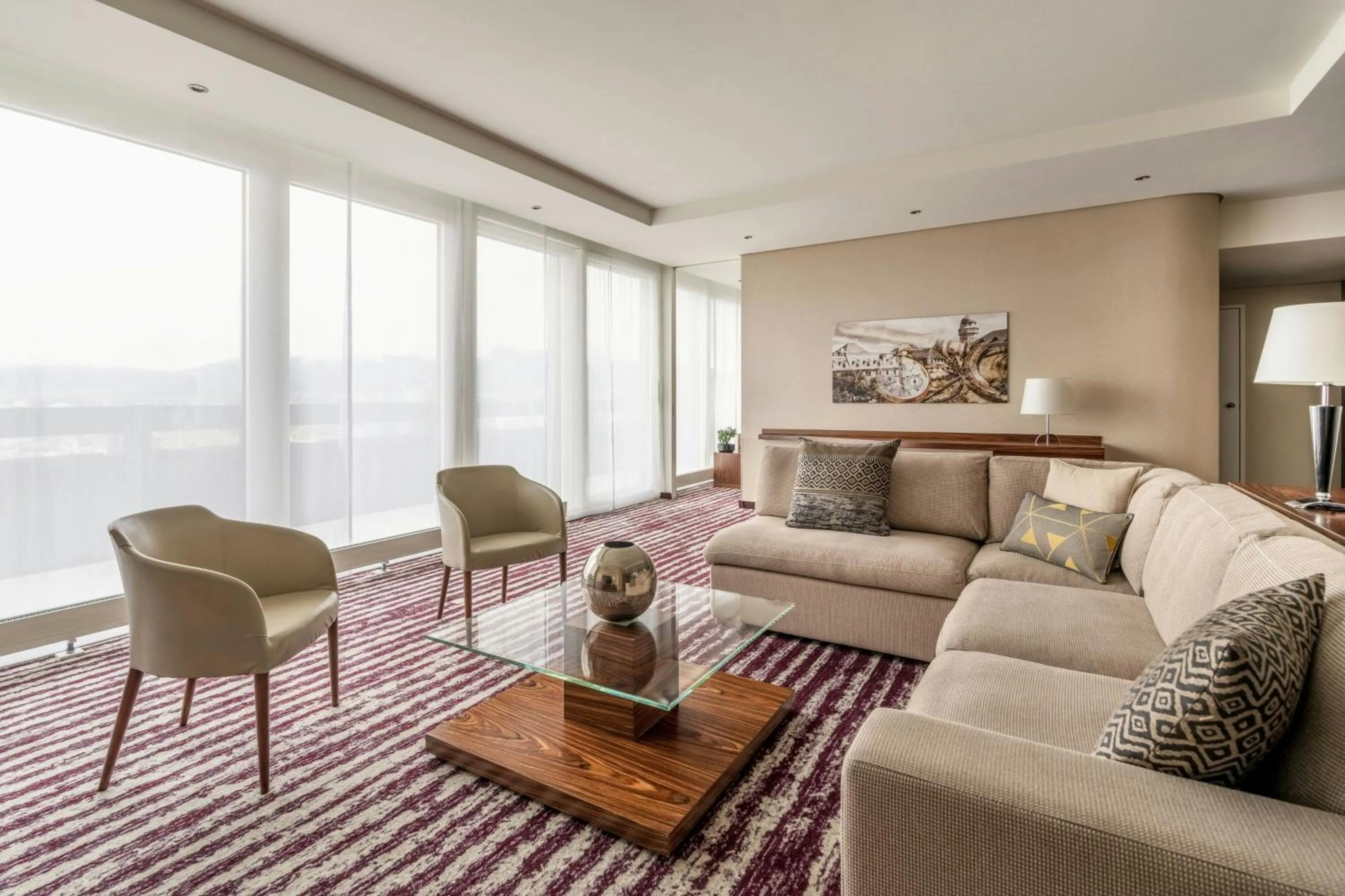 Living room in Zurich Marriott Hotel