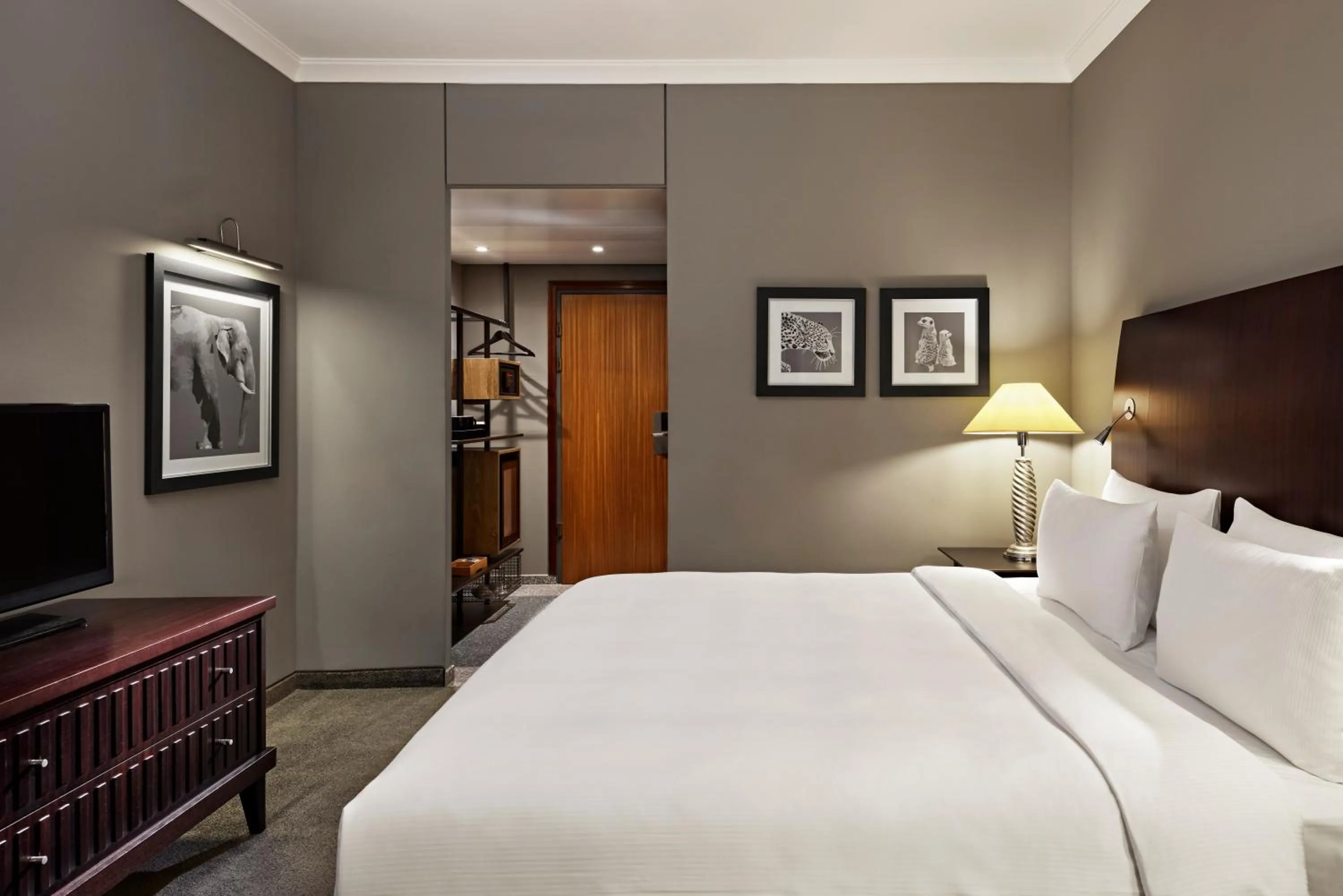 Bed in Lindner Hotel Cologne City Plaza, part of JdV by Hyatt