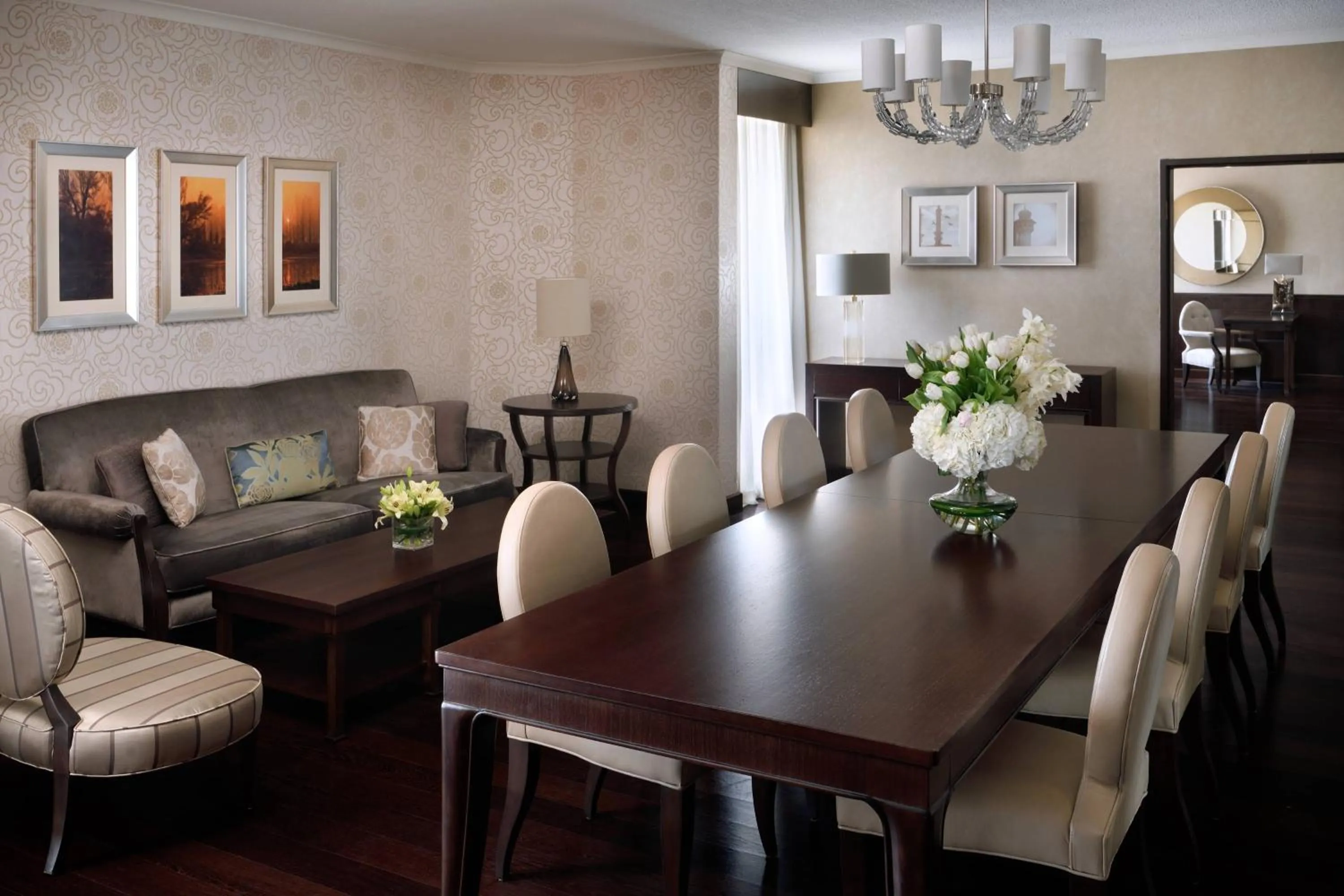 Photo of the whole room in Riyadh Marriott Hotel