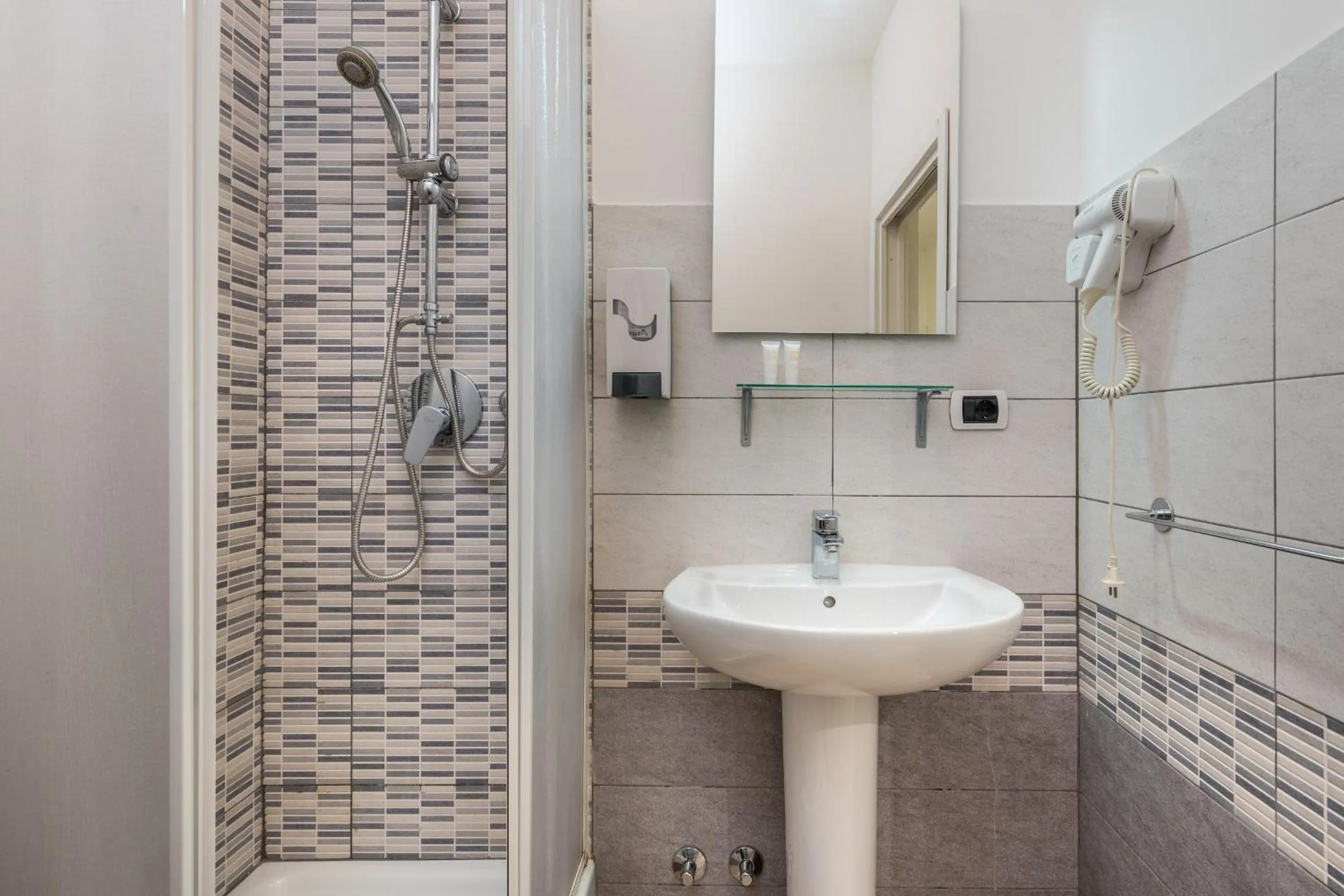 Travelershome 7Metri Ciampino GuestHouse