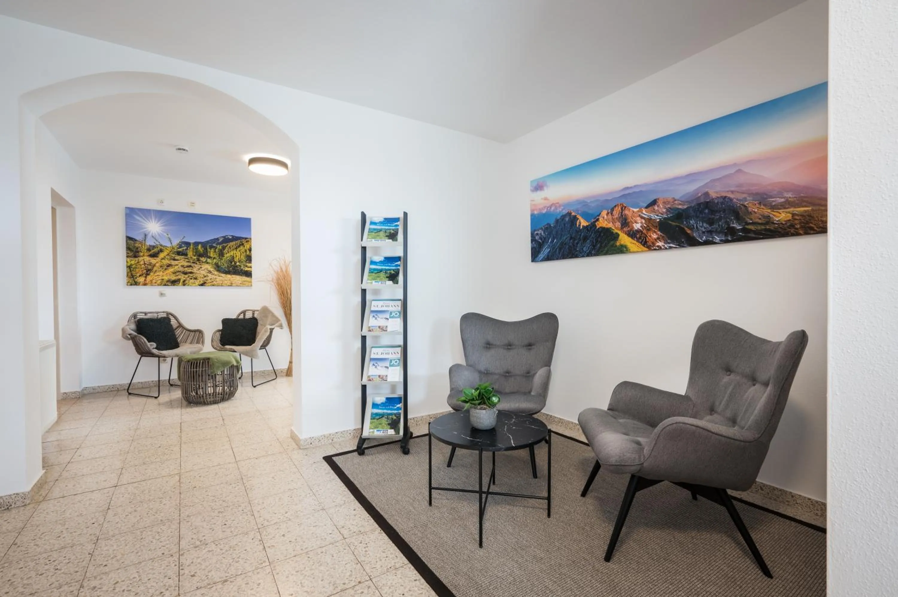 Lobby or reception in Alpendorf Hotel Stern