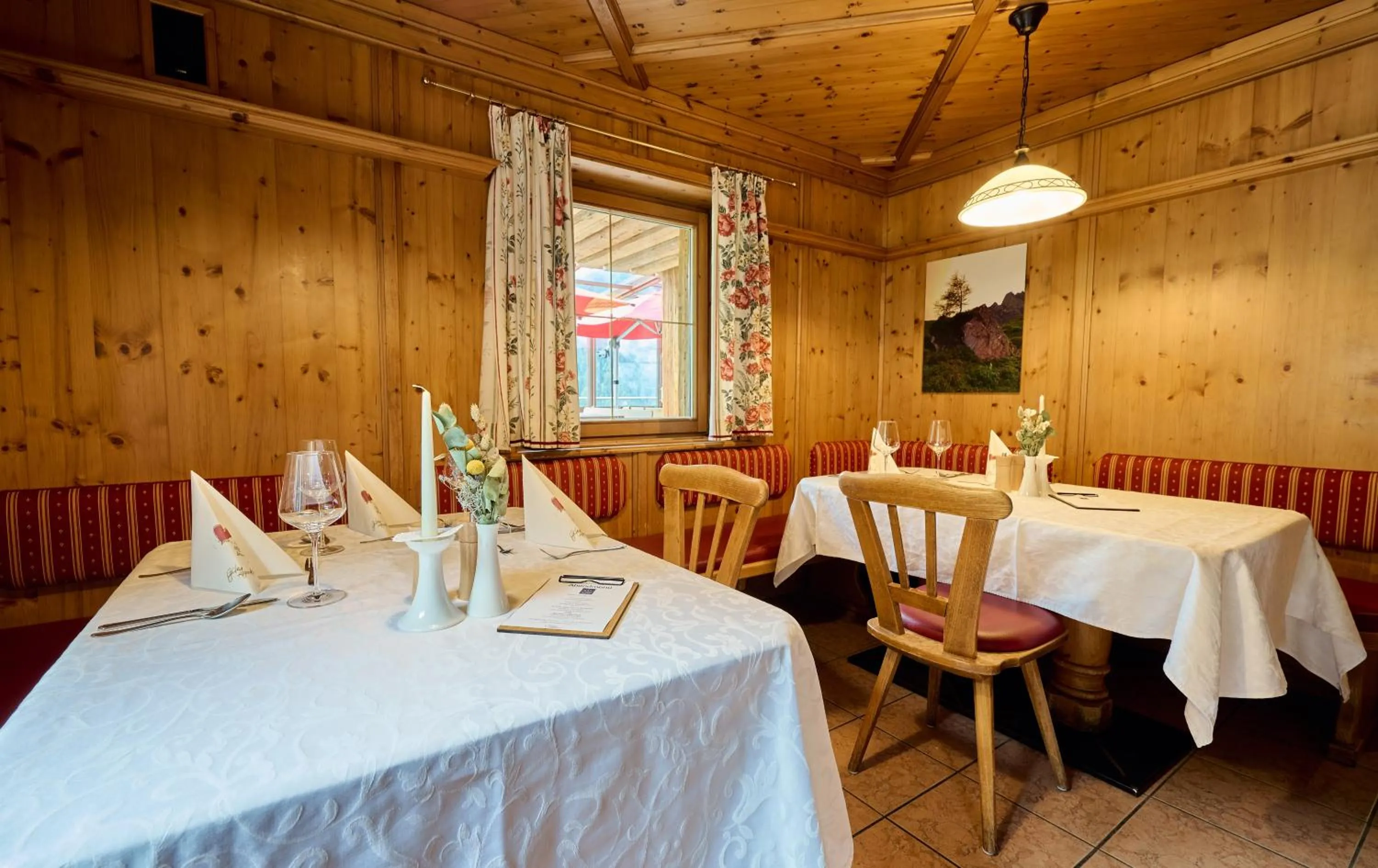 Restaurant/places to eat in Alpendorf Hotel Stern