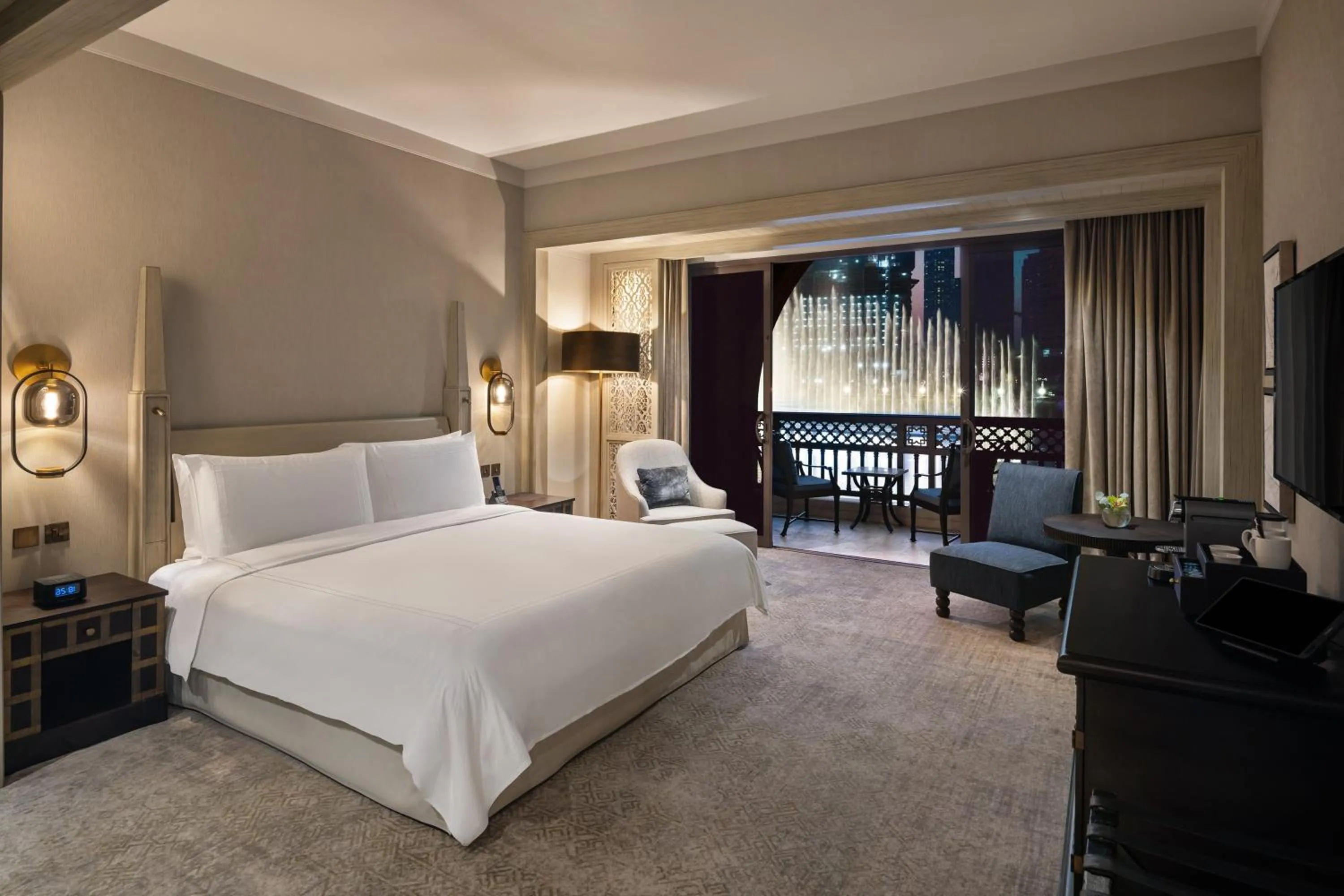 Bedroom, Bed in Palace Downtown