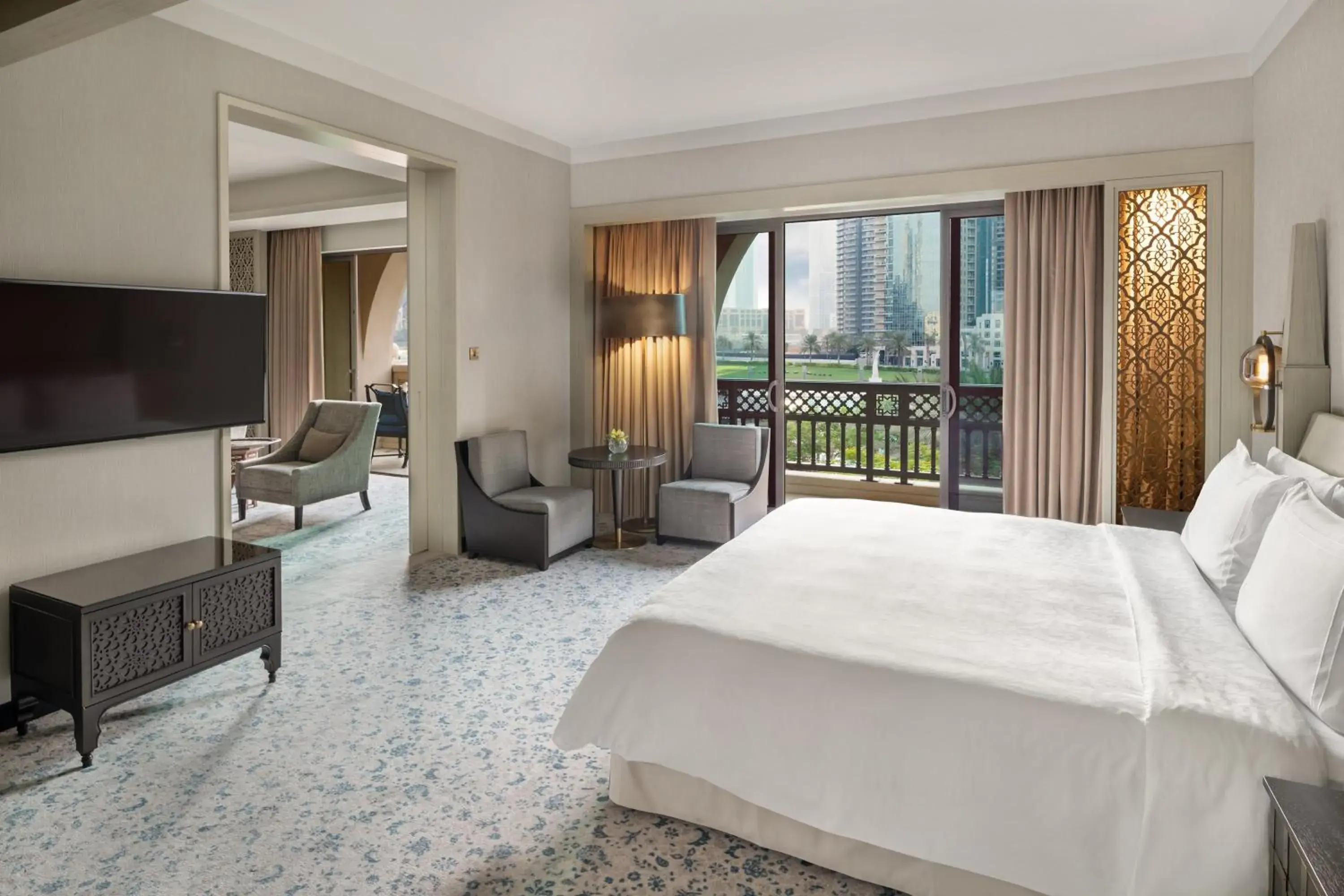 Diplomatic Suite with Lake View in Palace Downtown Diplomatic Suite with Lake View in Palace Downtown