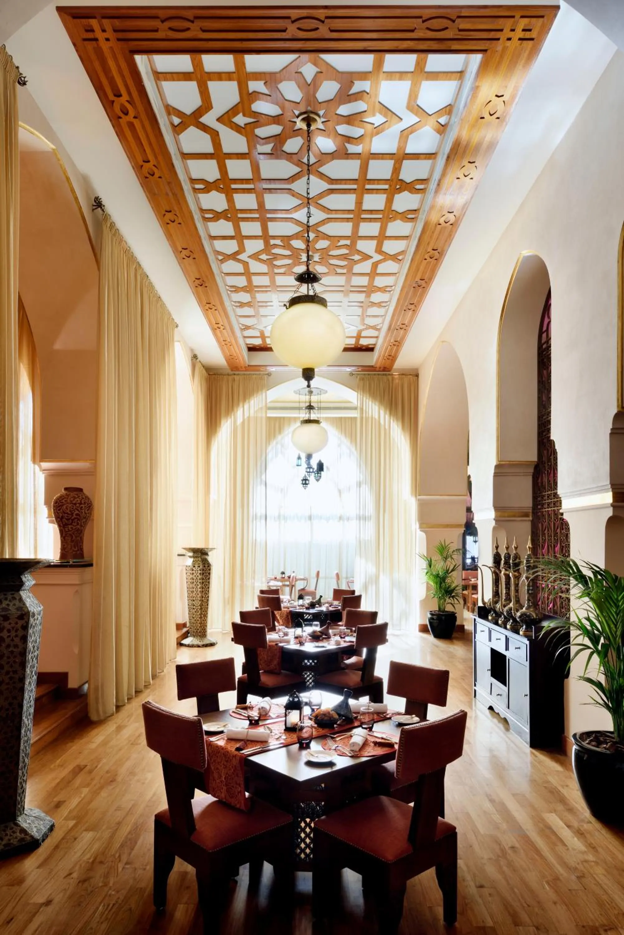 Restaurant/places to eat in Palace Downtown