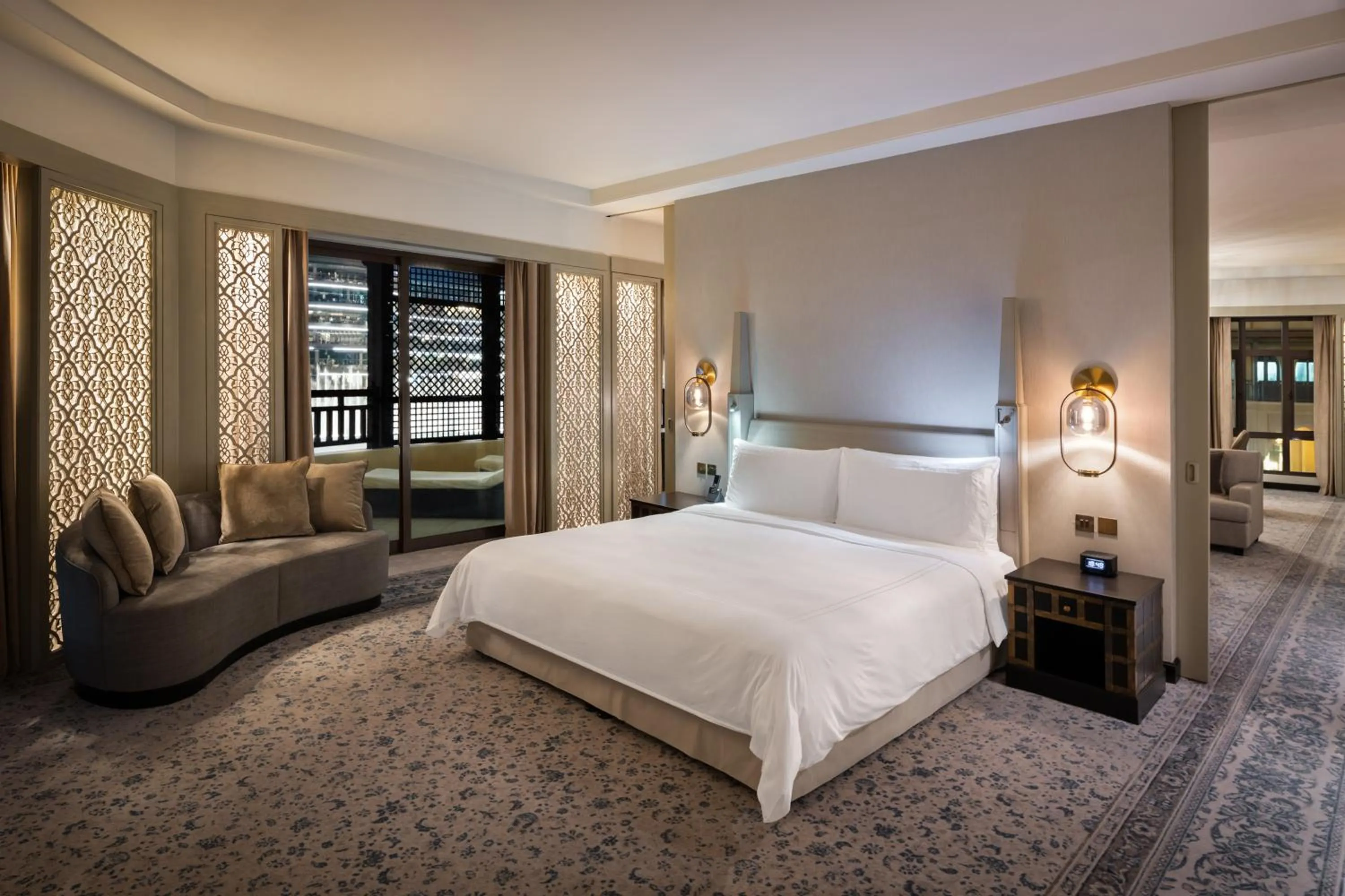 Bedroom, Bed in Palace Downtown