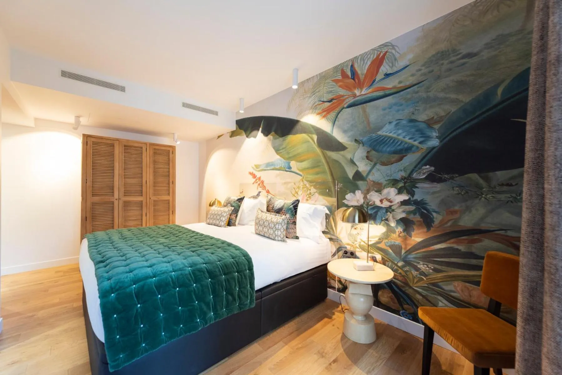 Other, Bed in O'Lord, 4 Etoiles, Residence de Luxe Champs-Elysees