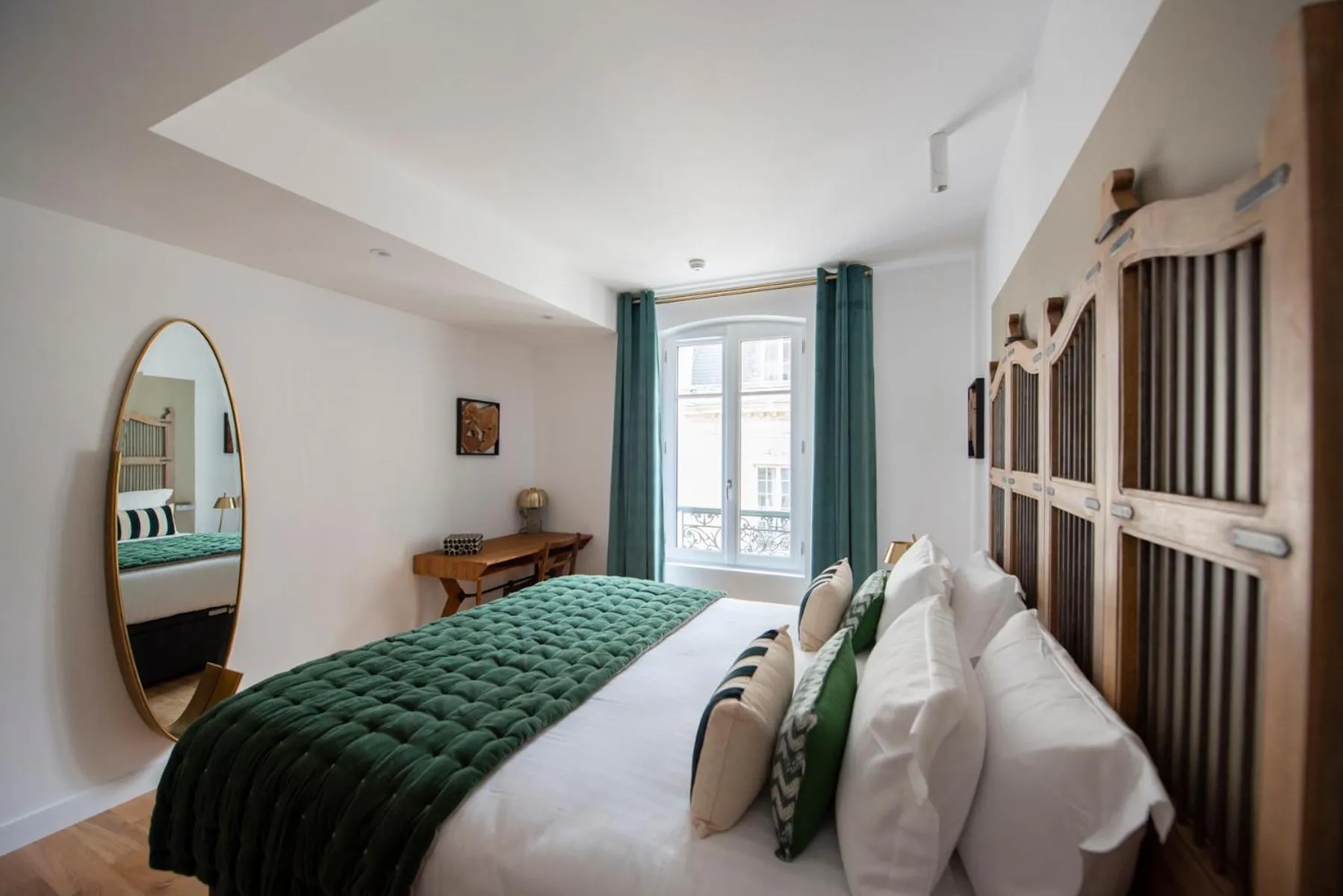 Other, Bed in O'Lord, 4 Etoiles, Residence de Luxe Champs-Elysees