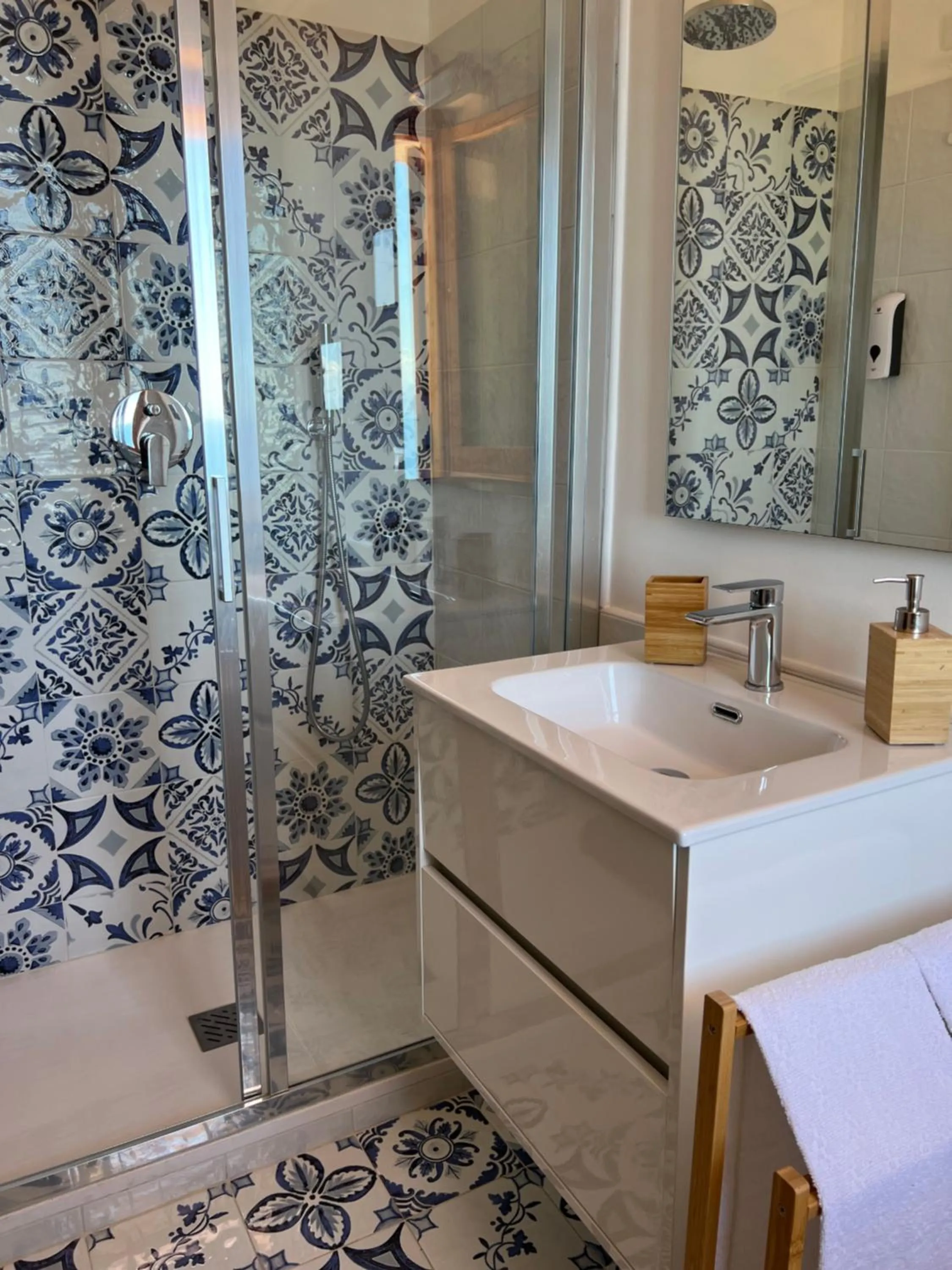 Shower in Talìa Residence