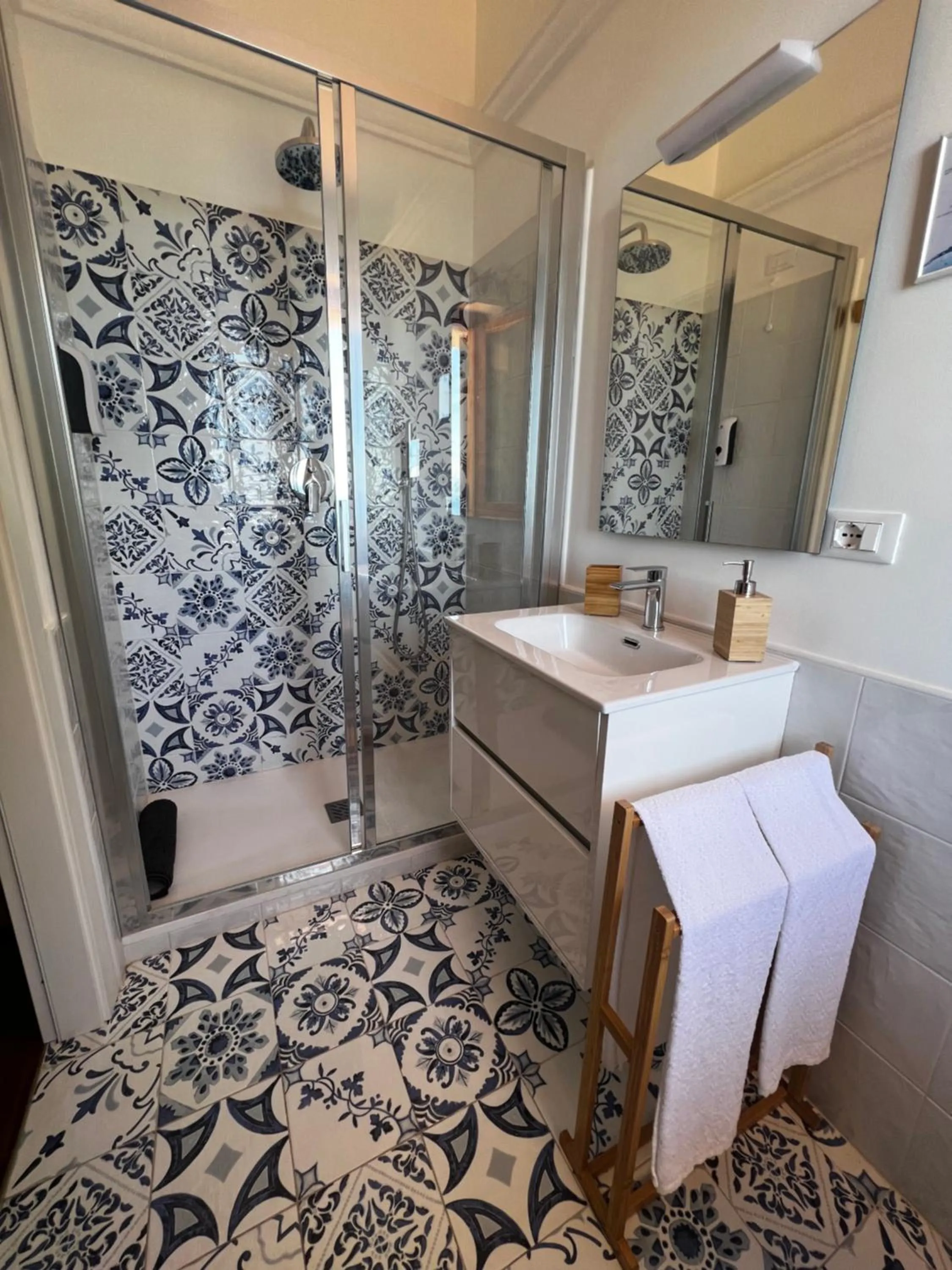 Shower in Talìa Residence