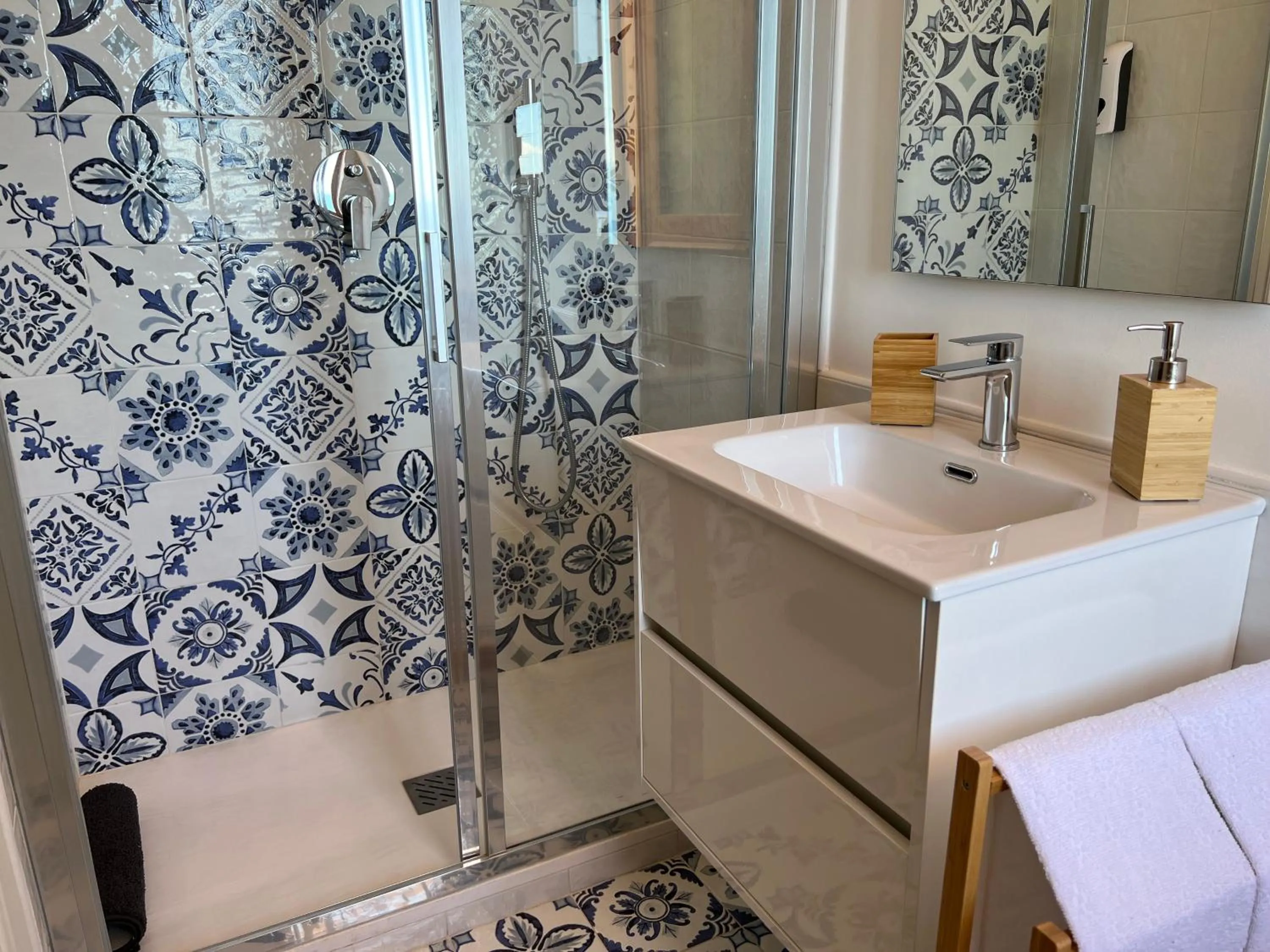 Shower in Talìa Residence