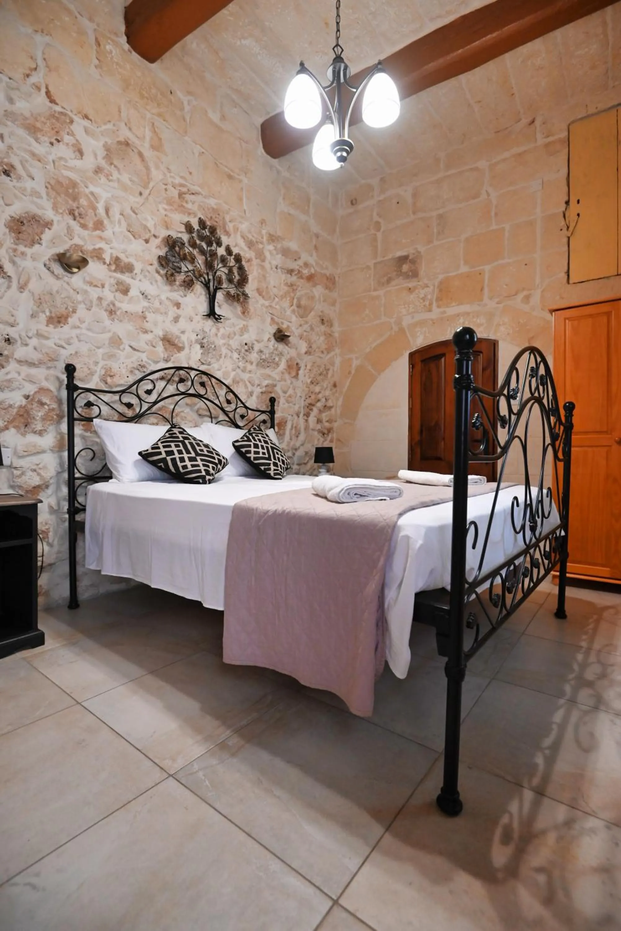 Bed in The Cloisters Bed And Breakfast