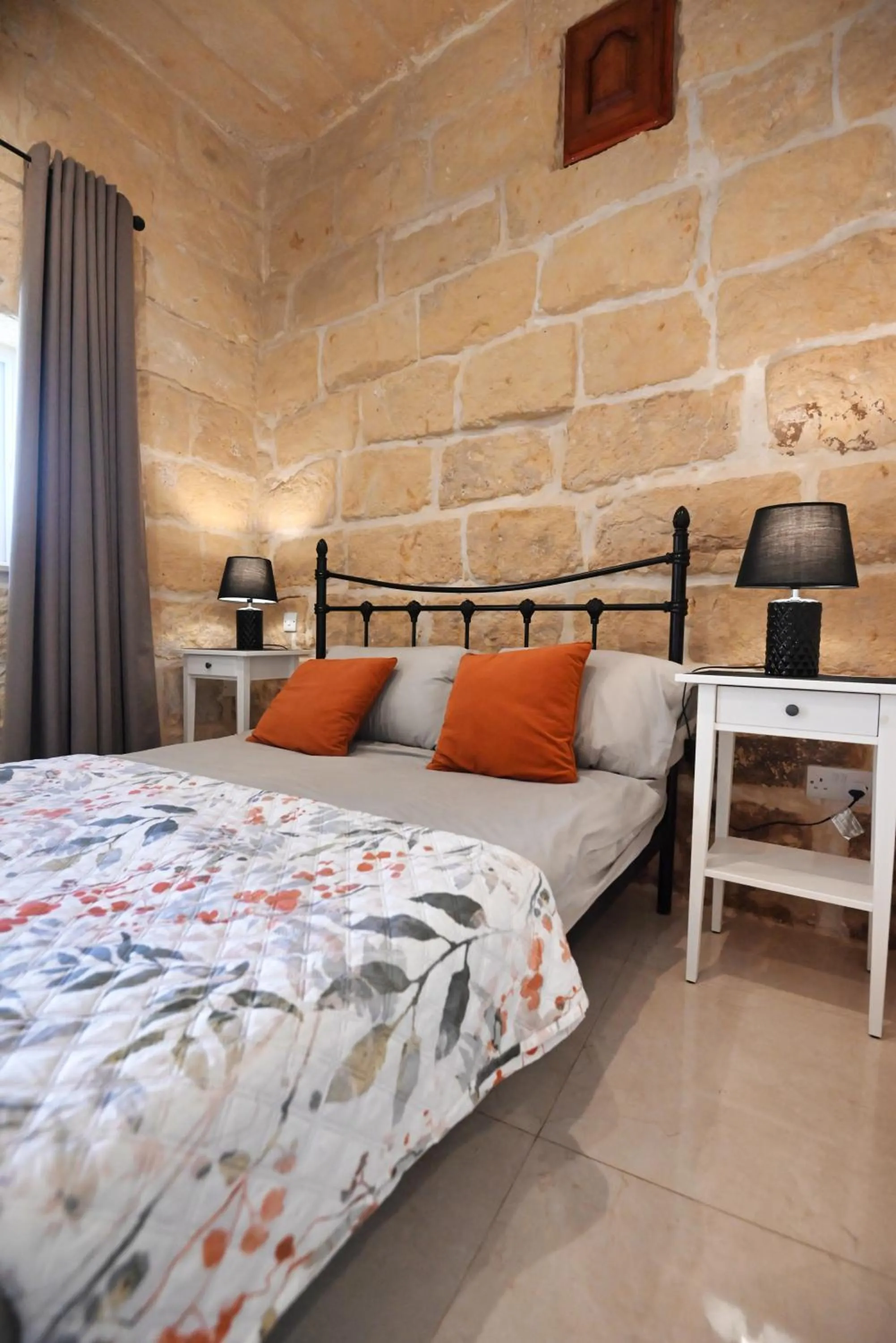 Bed in The Cloisters Bed And Breakfast