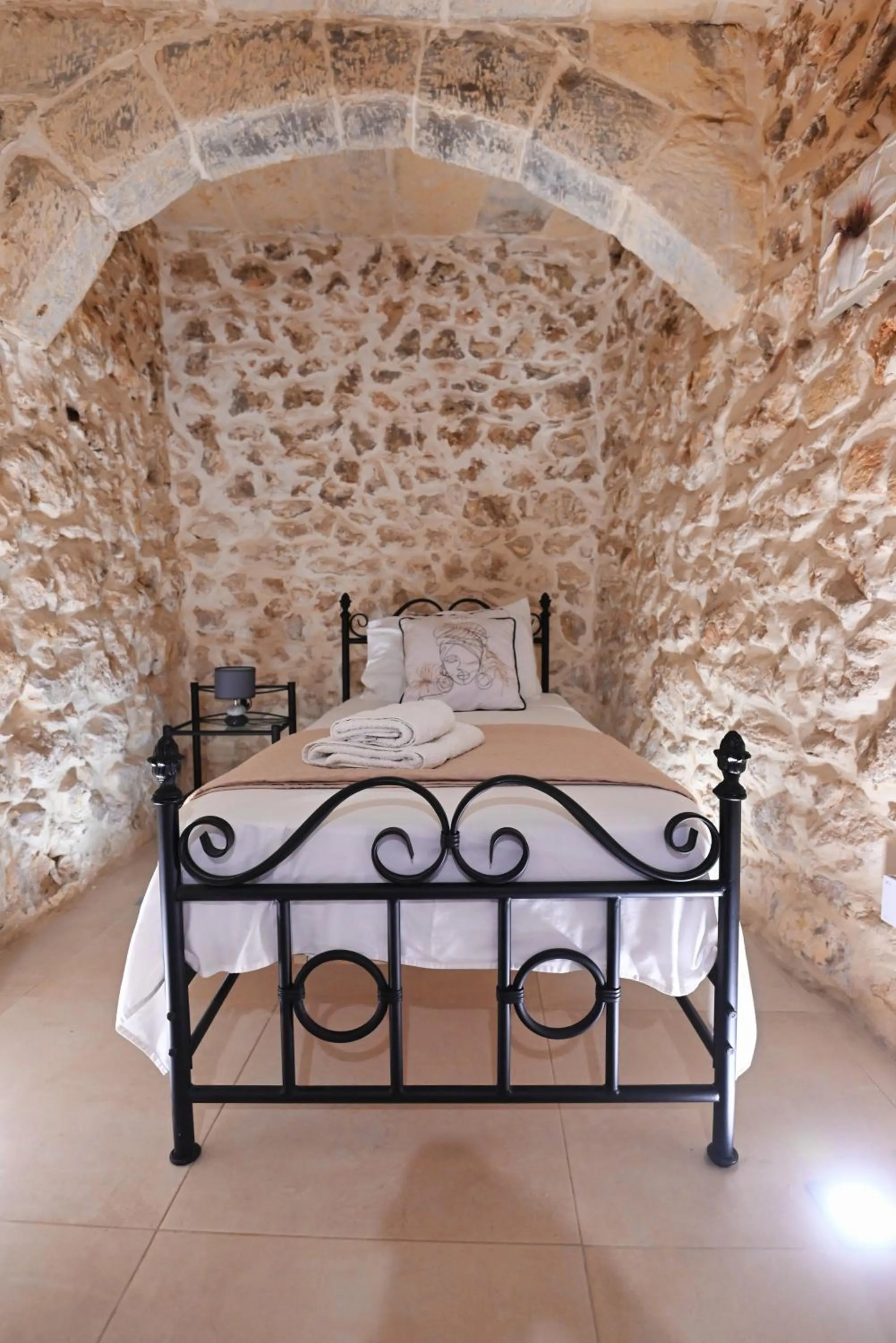 Bed in The Cloisters Bed And Breakfast