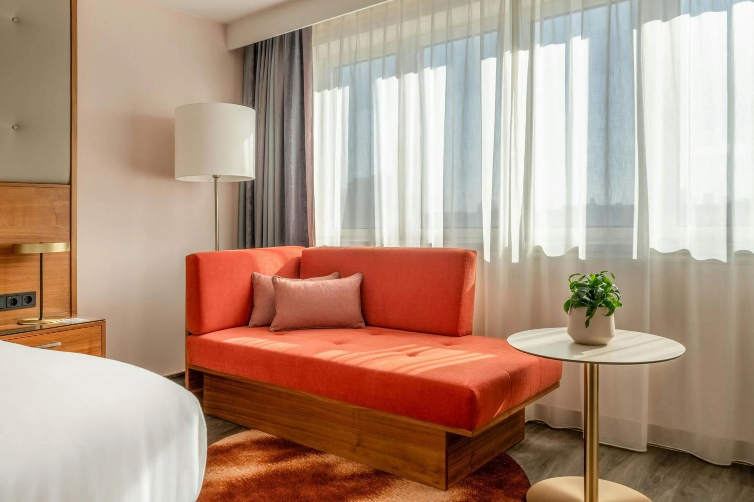 Photo of the whole room, Bed in Vienna Marriott Hotel