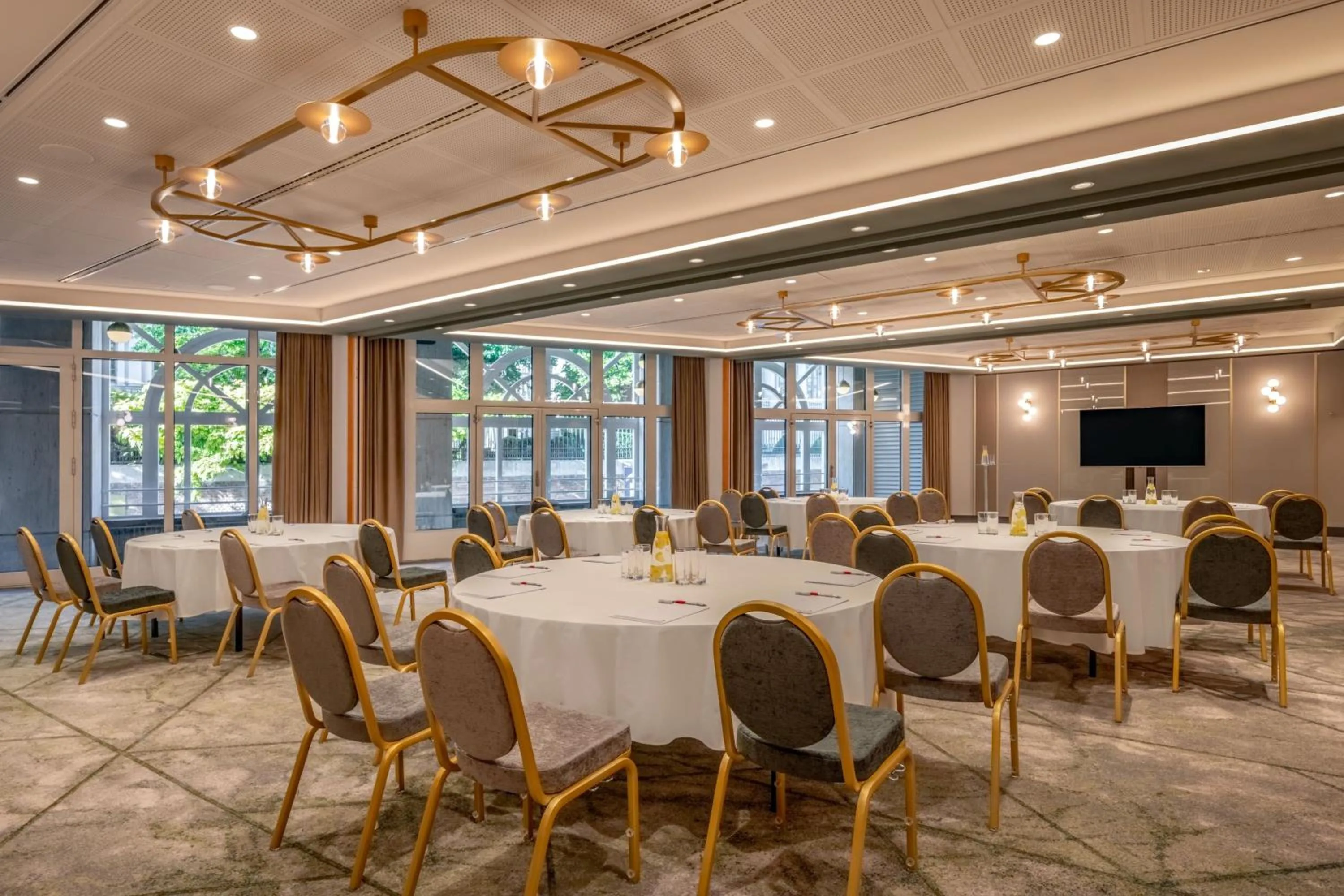 Lounge or bar in Vienna Marriott Hotel