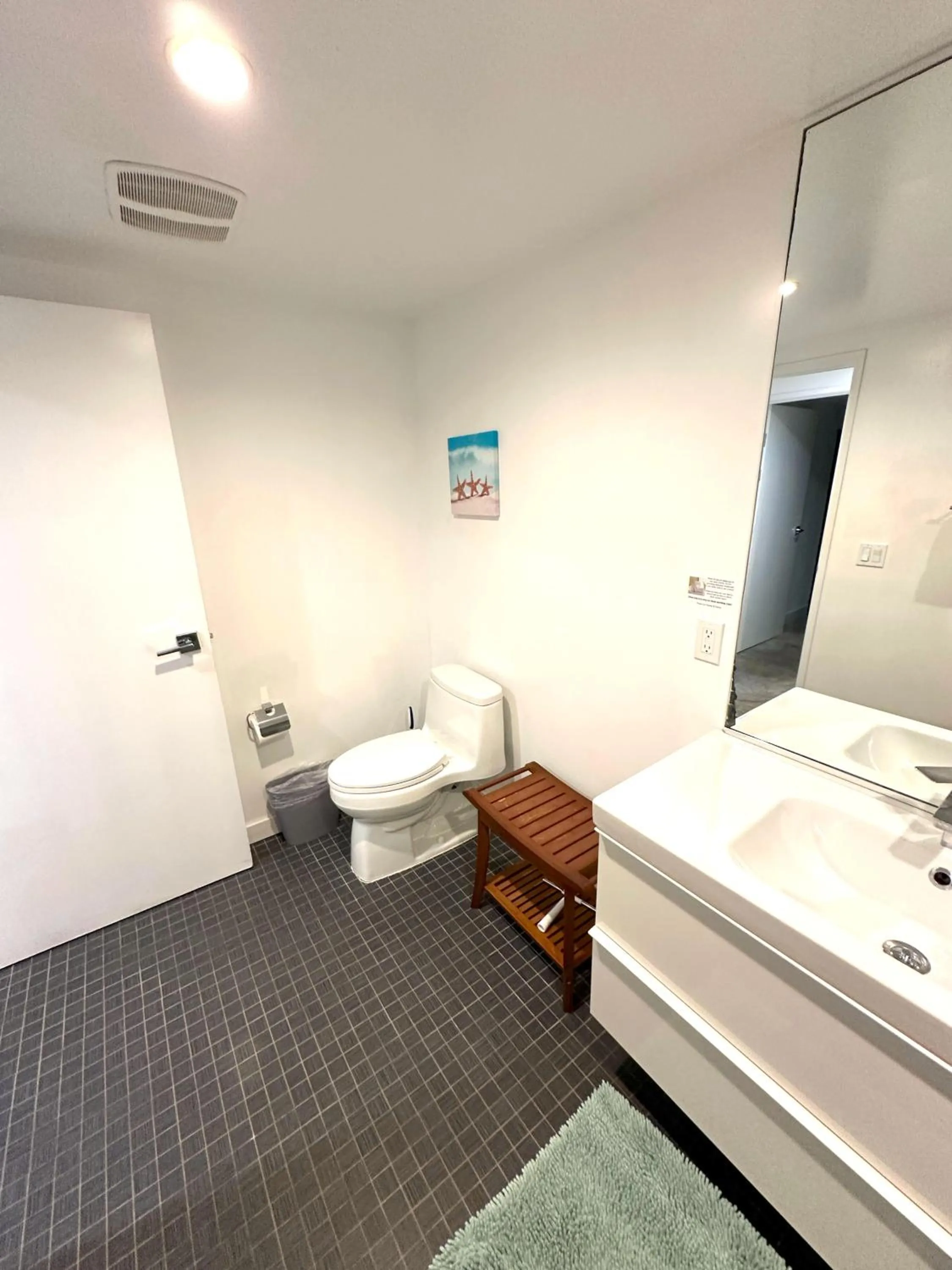 Modern 2 Bdrm w/Parking in the Heart of Hillcrest