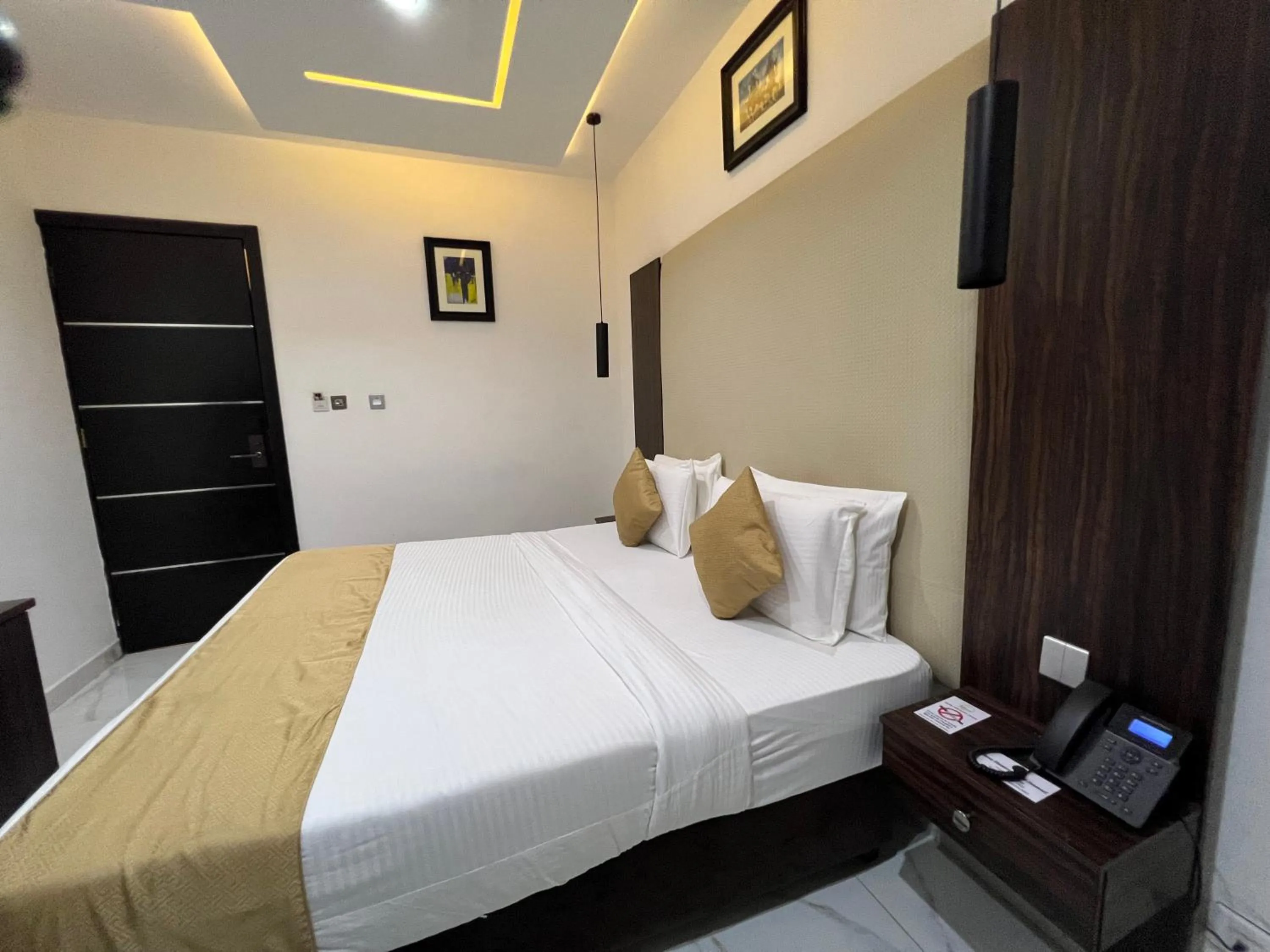 Bed in Riviera Hotel, Apartments & Resorts