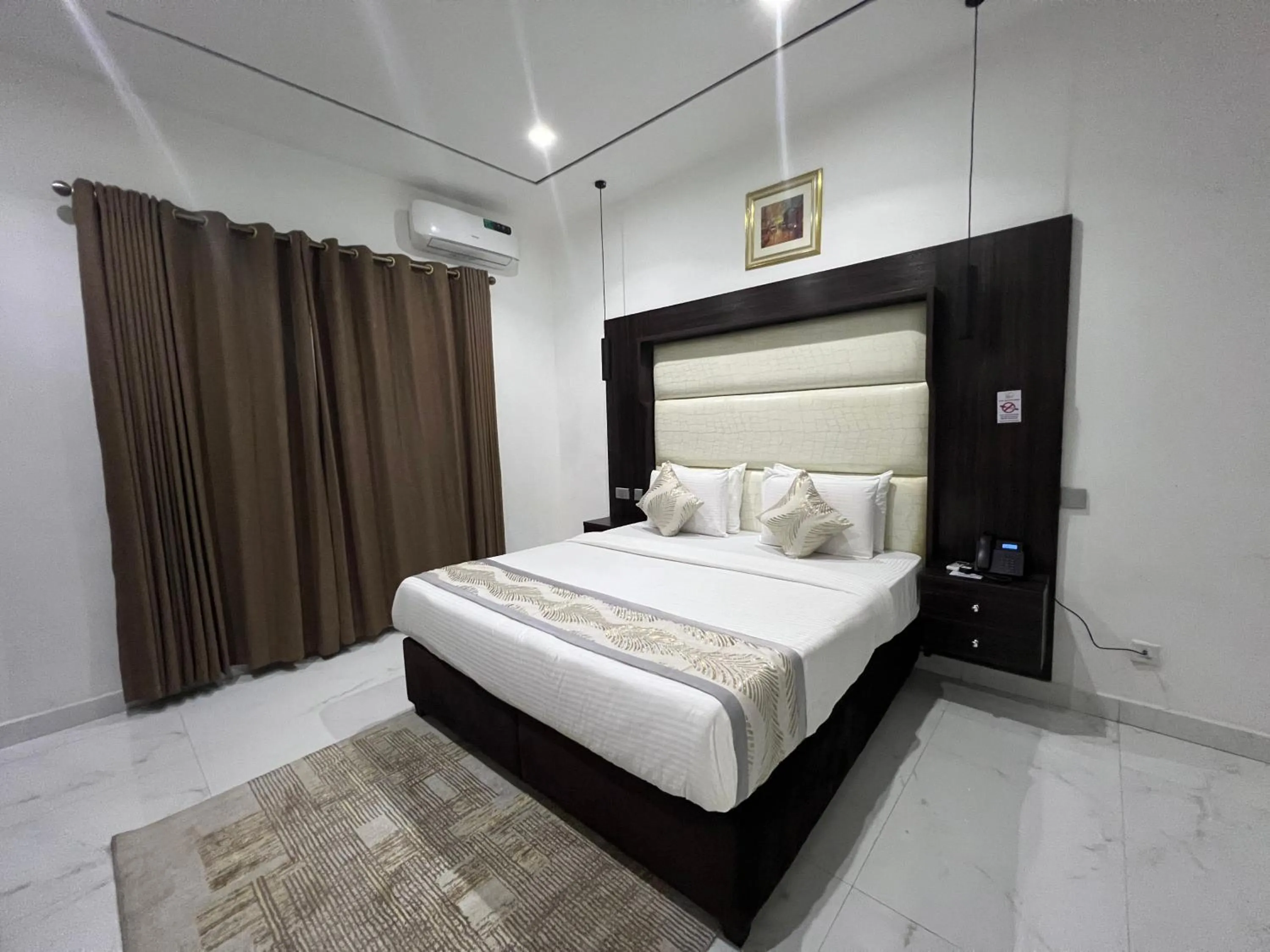 Bed in Riviera Hotel, Apartments & Resorts