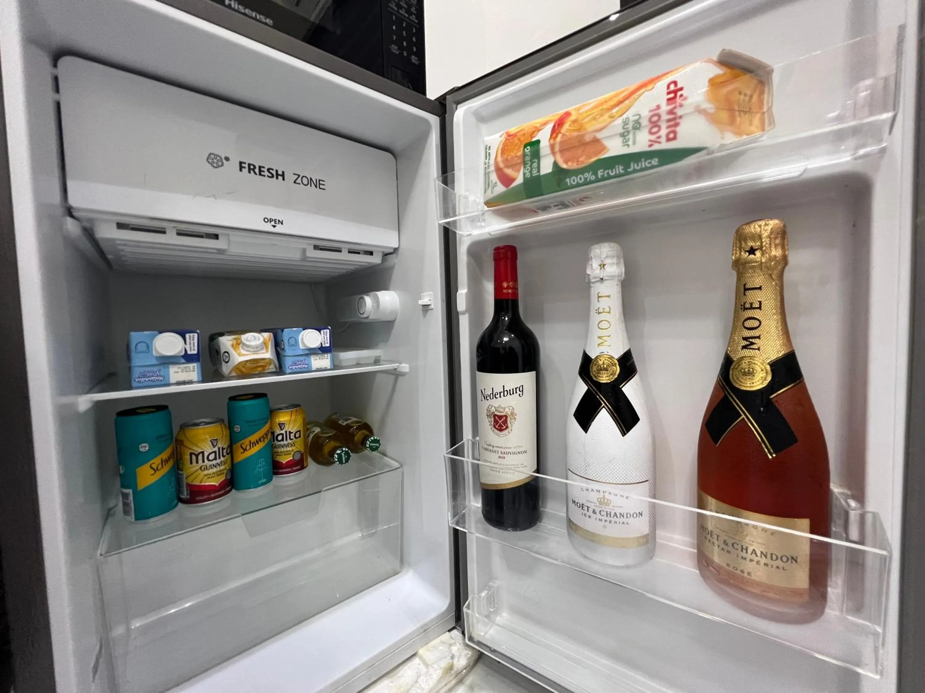 Food in Riviera Hotel, Apartments & Resorts