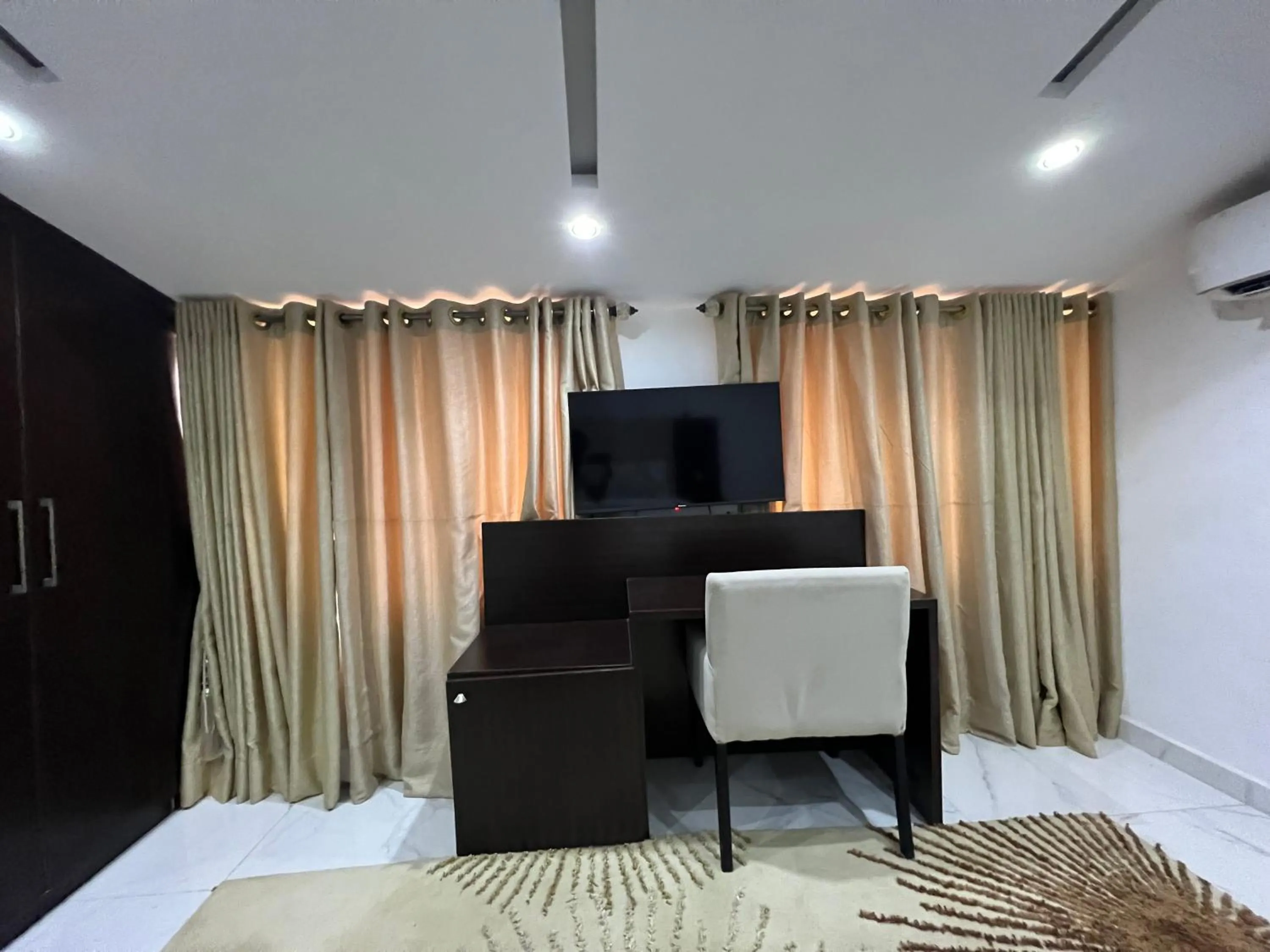 Communal lounge/ TV room in Riviera Hotel, Apartments & Resorts