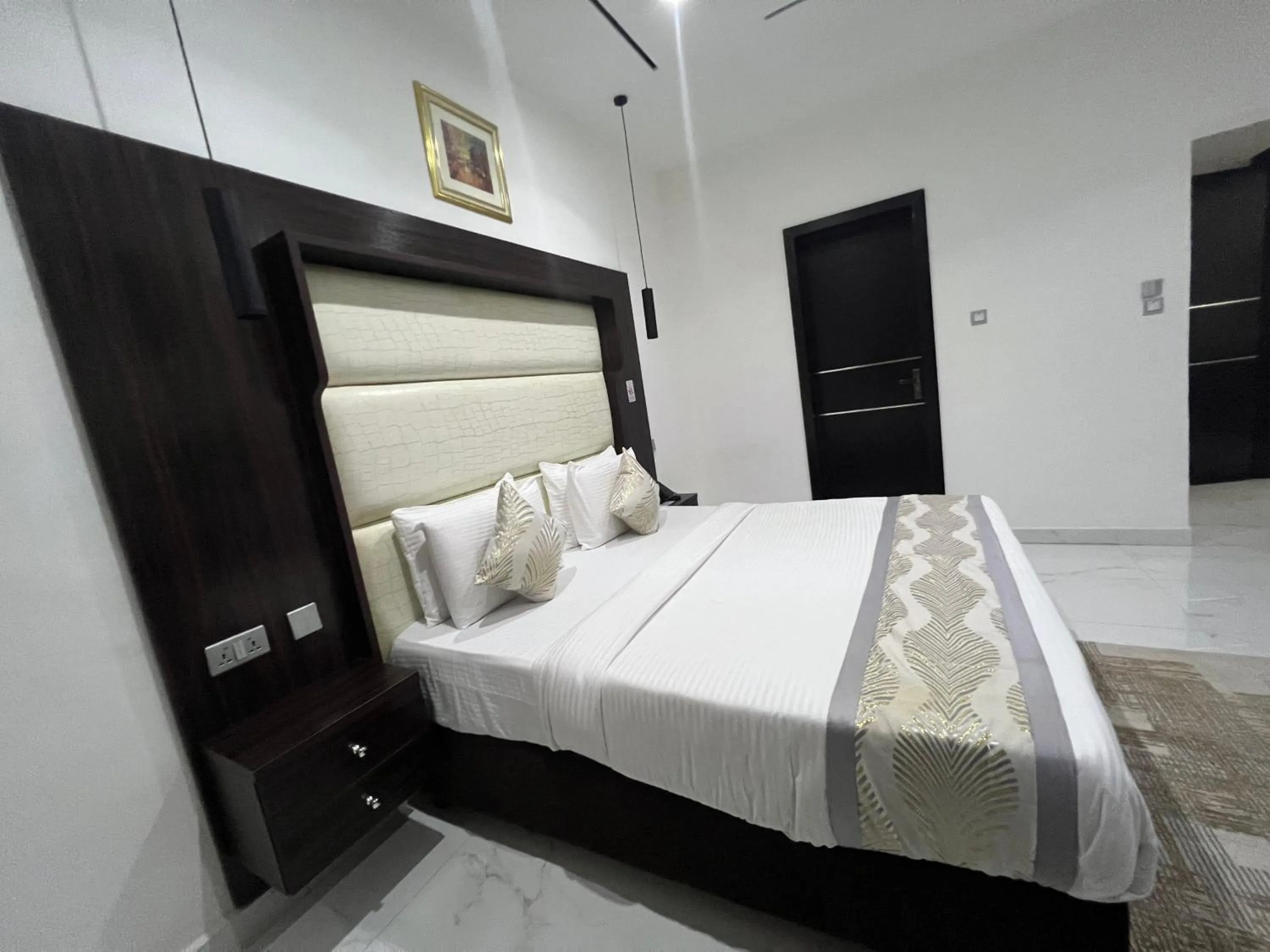 Bed in Riviera Hotel, Apartments & Resorts