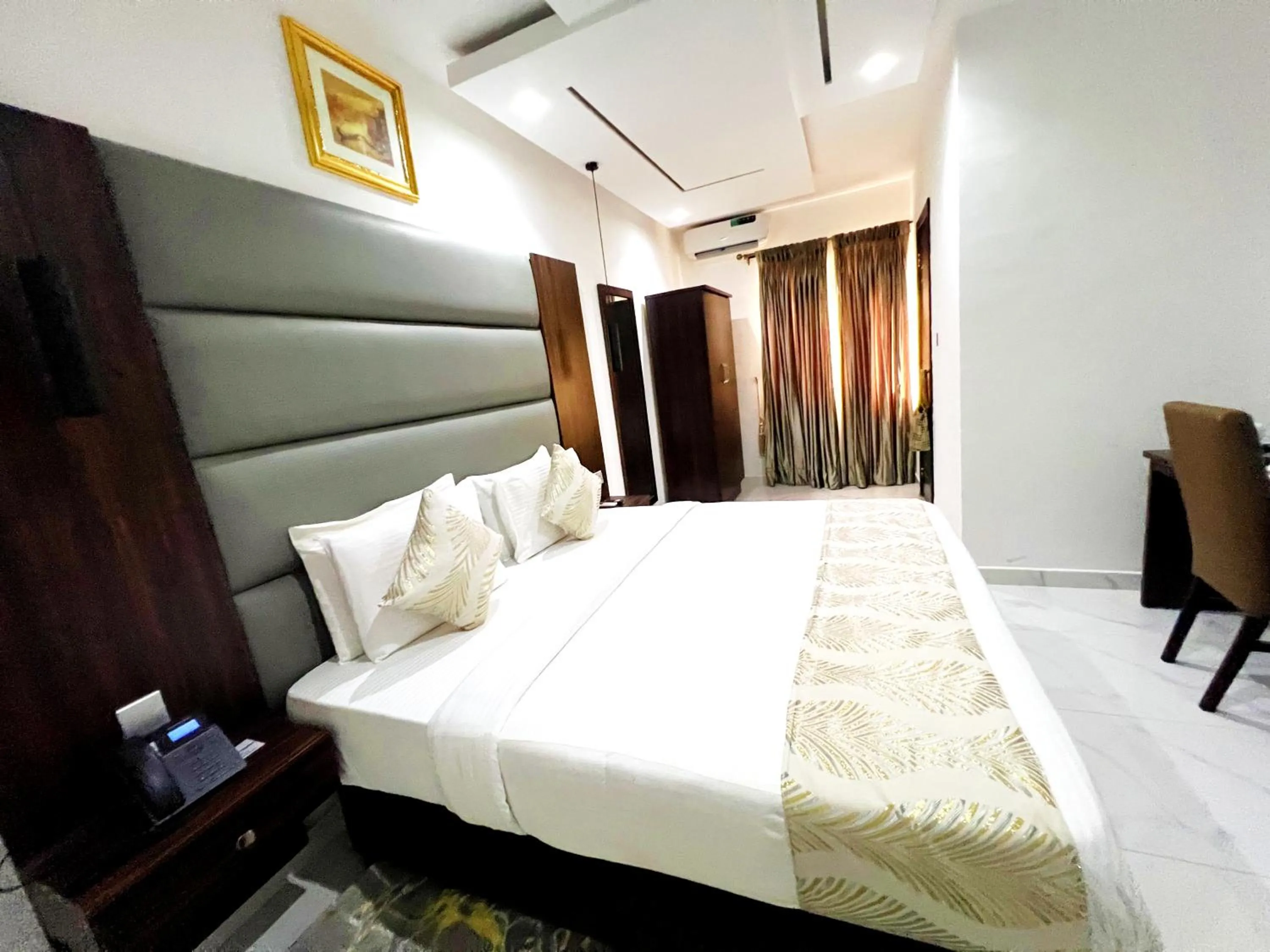 Bed in Riviera Hotel, Apartments & Resorts