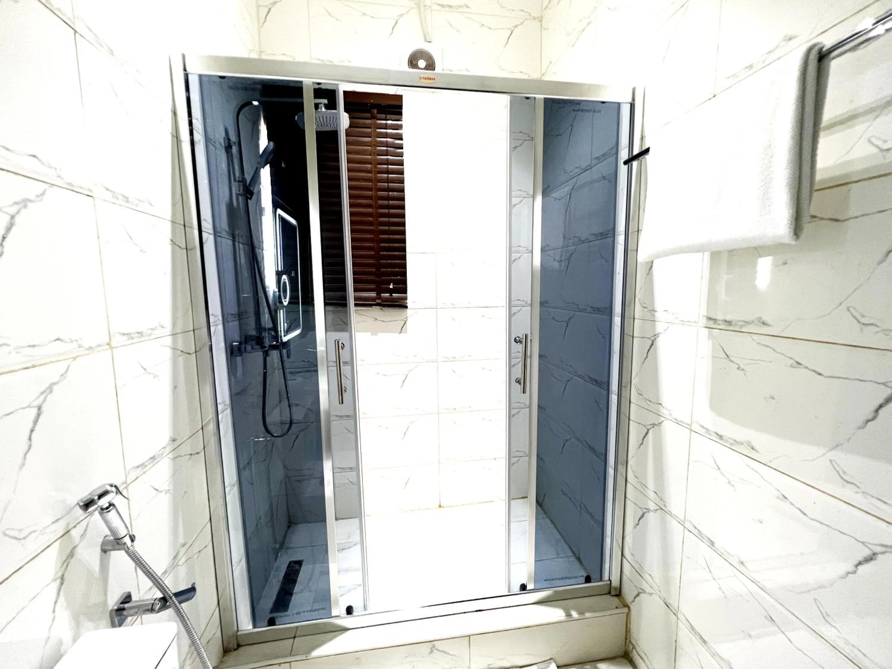 Shower in Riviera Hotel, Apartments & Resorts