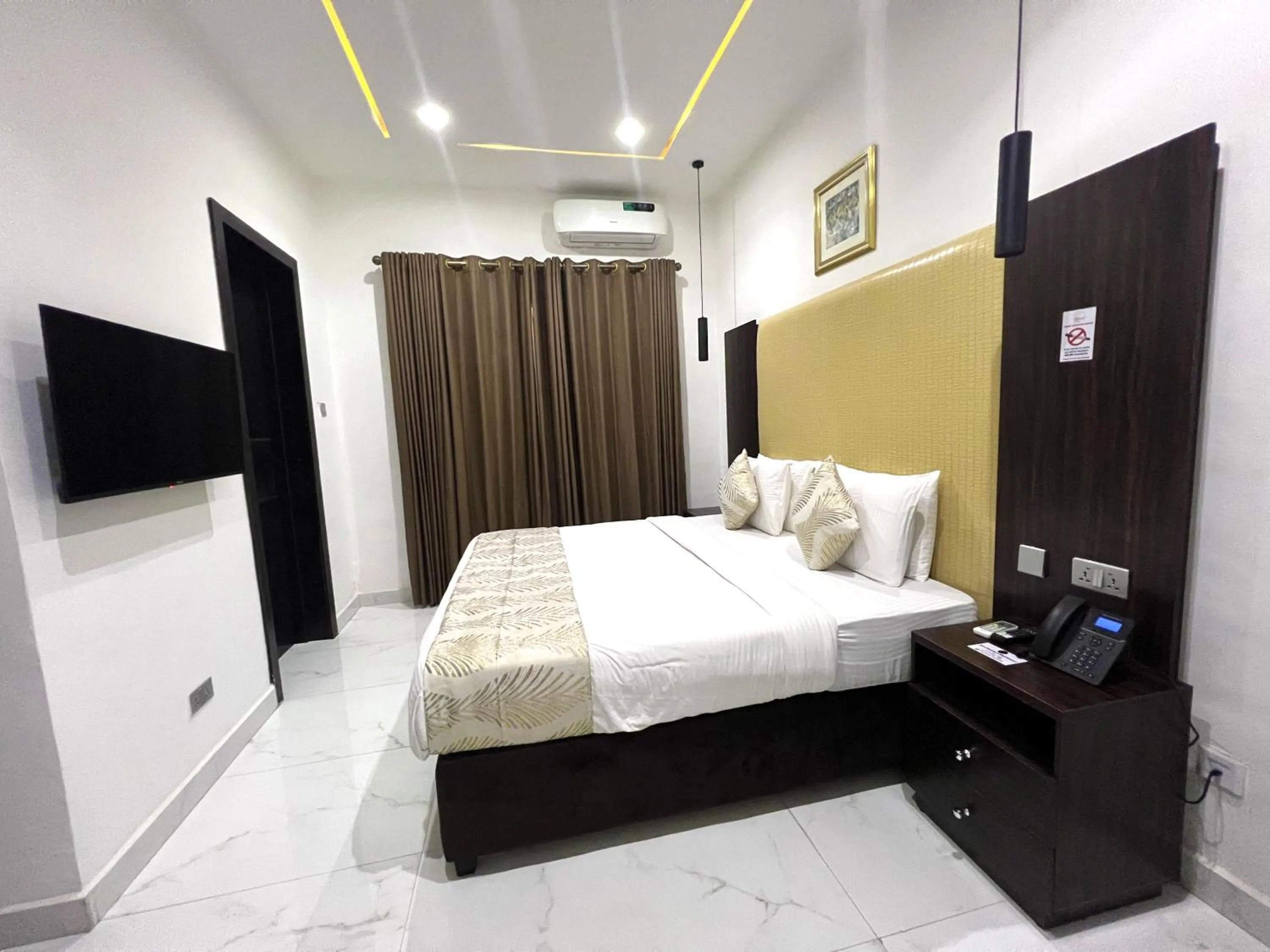 Communal lounge/ TV room in Riviera Hotel, Apartments & Resorts