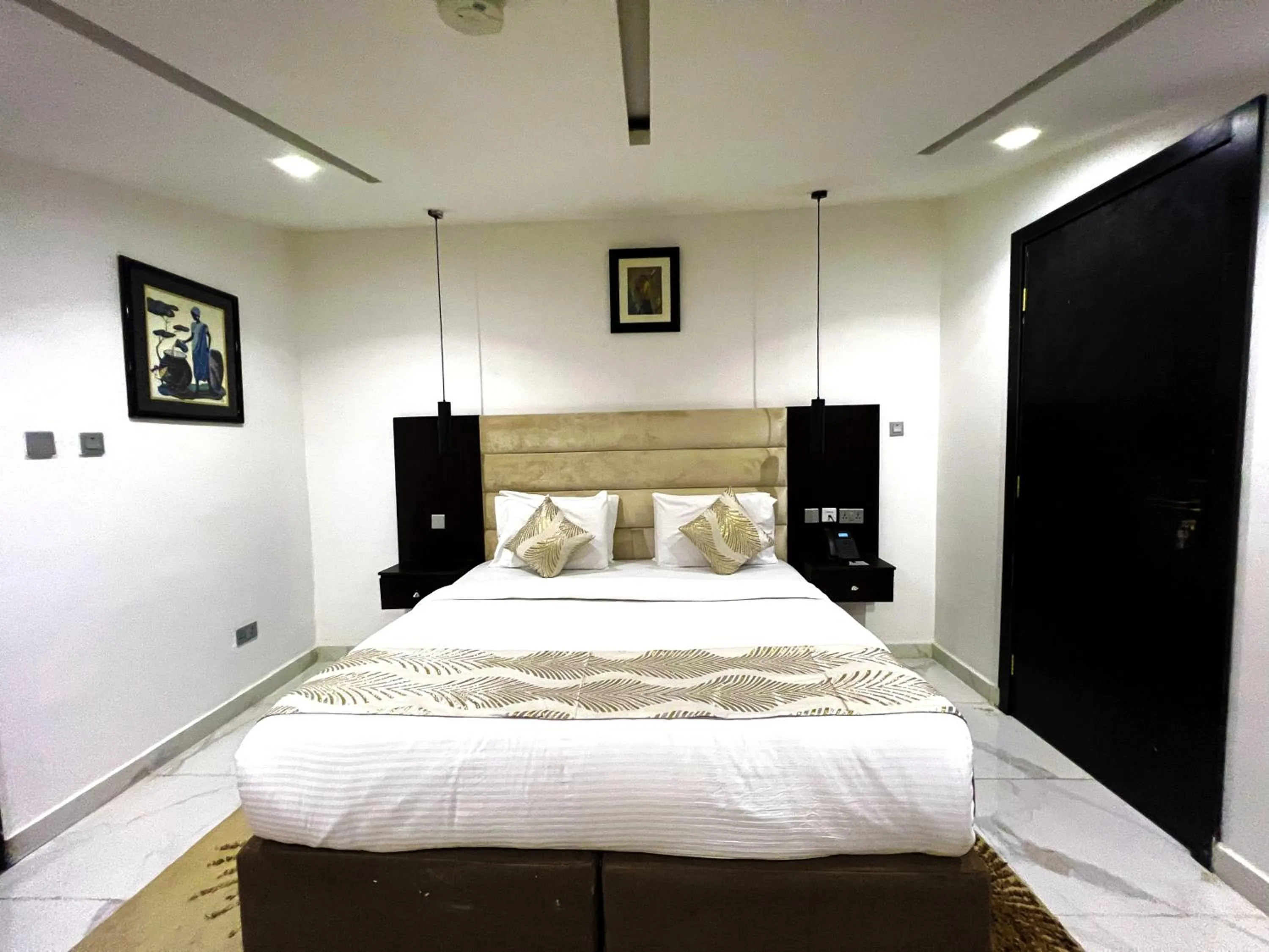 Bed in Riviera Hotel, Apartments & Resorts