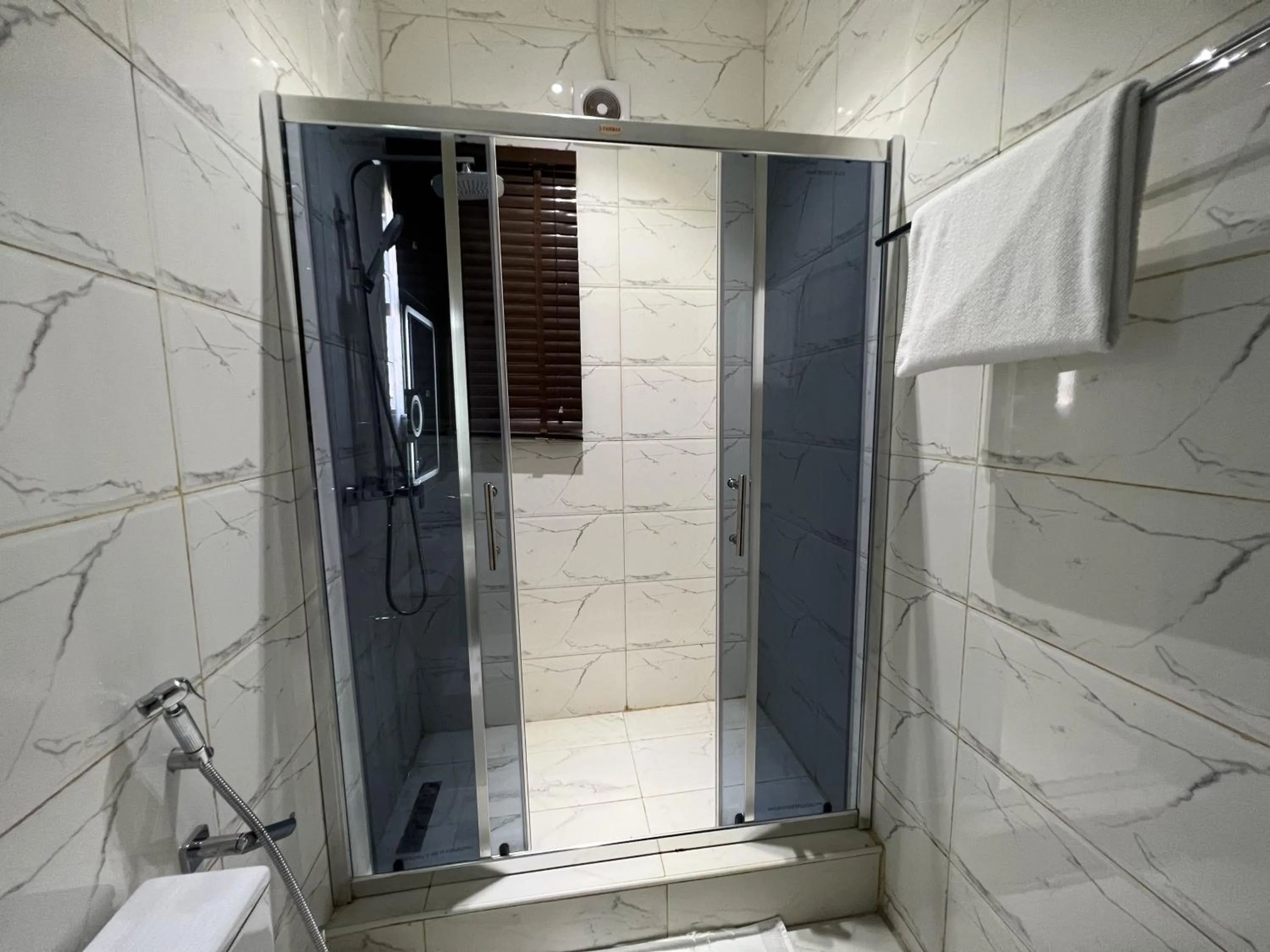 Shower in Riviera Hotel, Apartments & Resorts