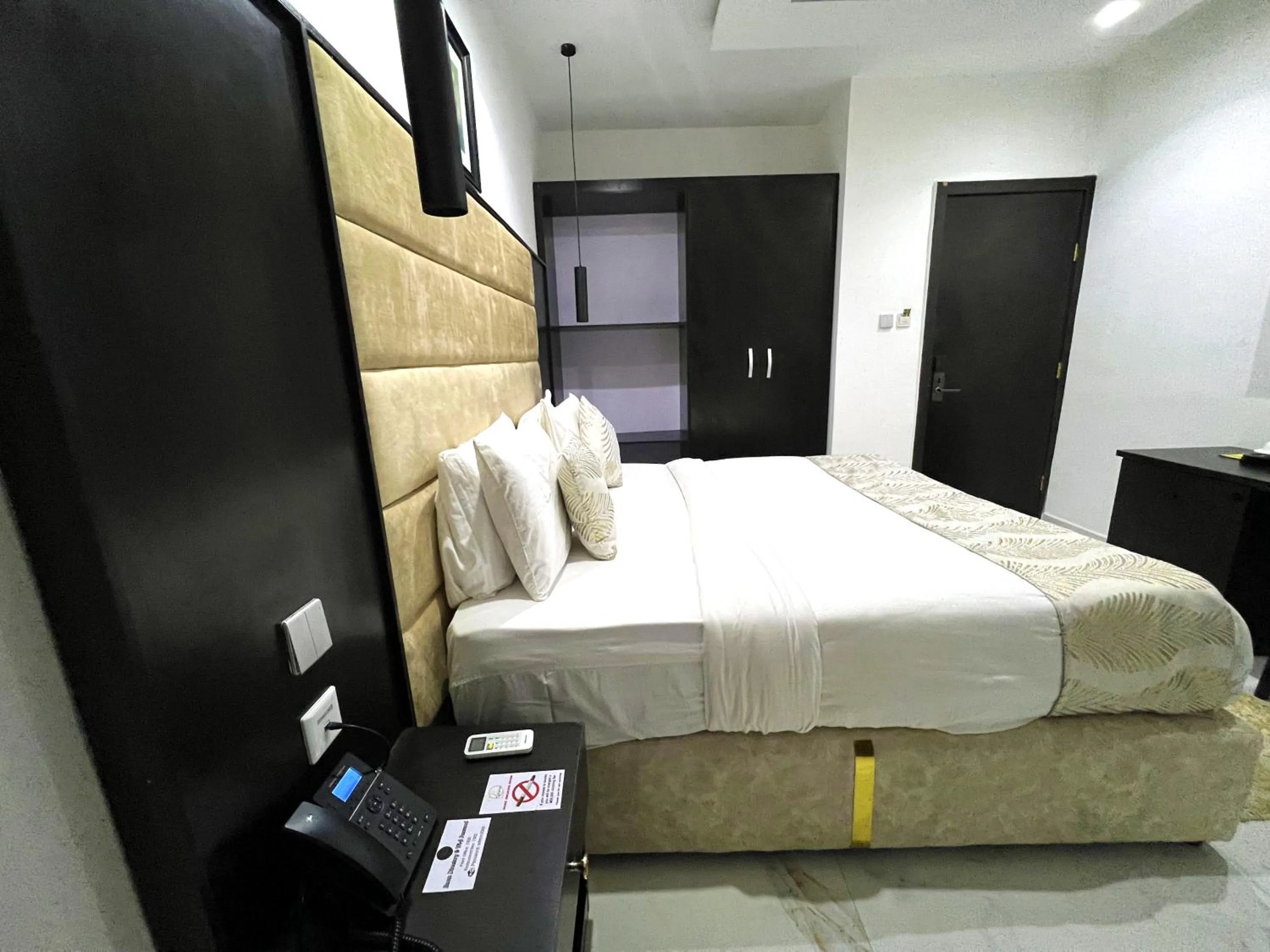 Bed in Riviera Hotel, Apartments & Resorts