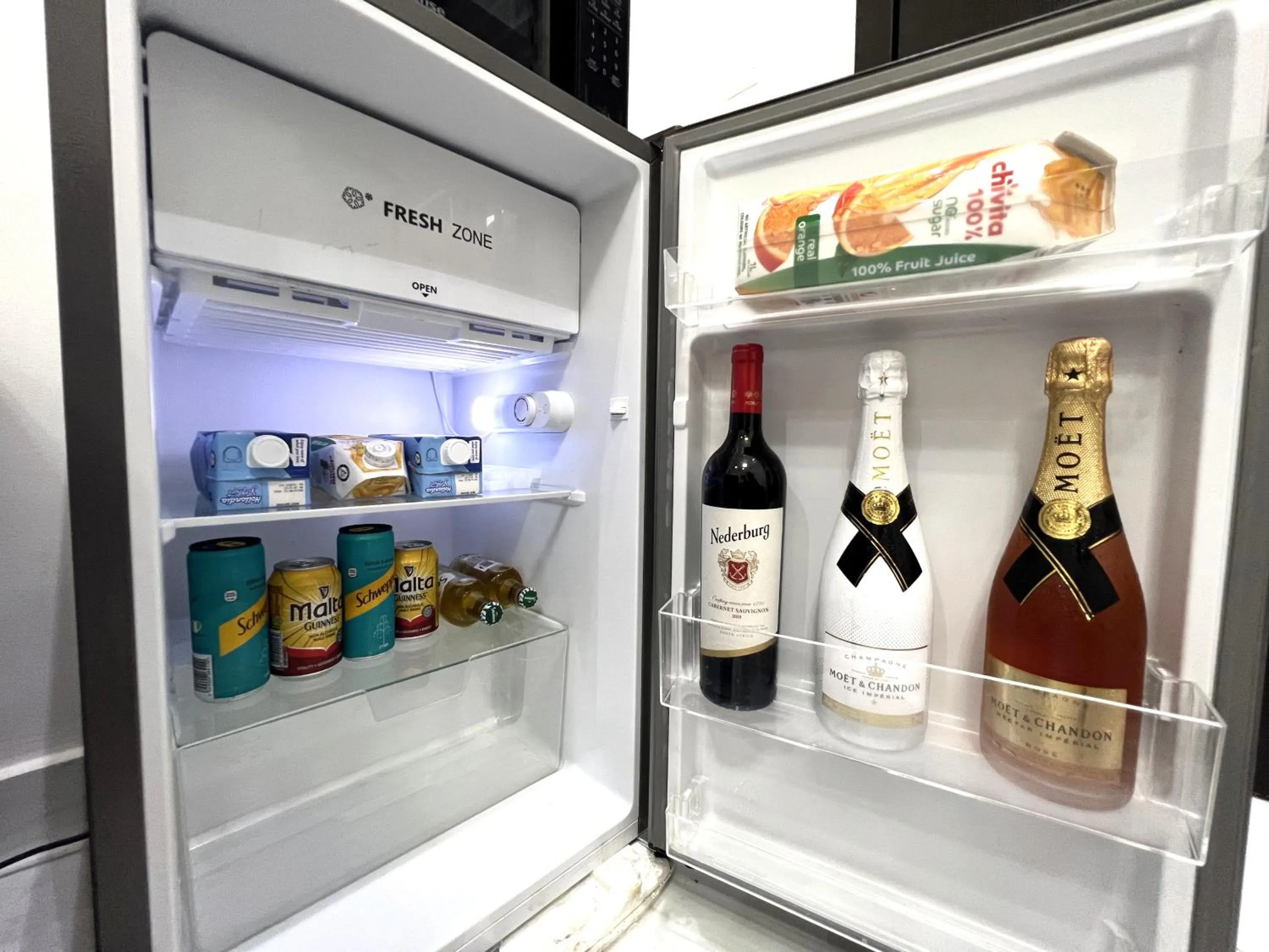 Food and drinks in Riviera Hotel, Apartments & Resorts