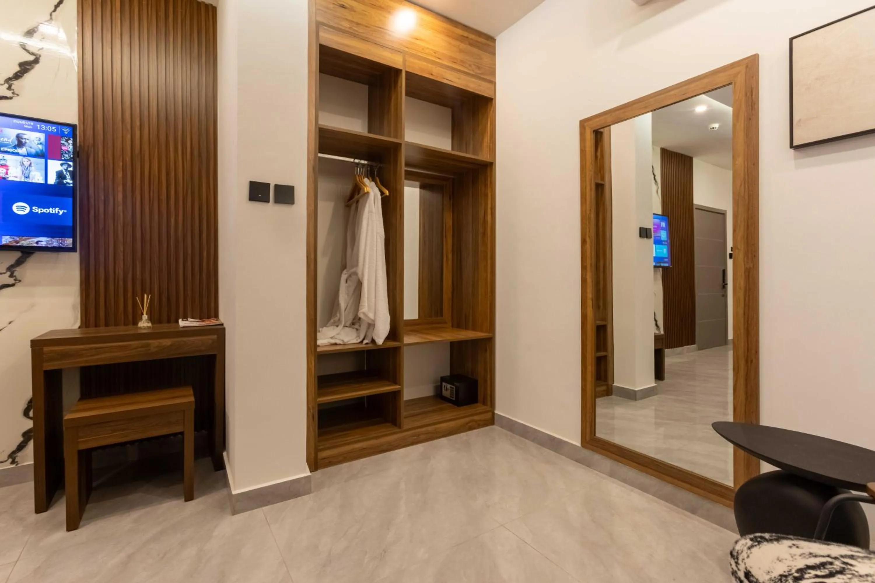 TV and multimedia in The Cabyn Boutique Hotel