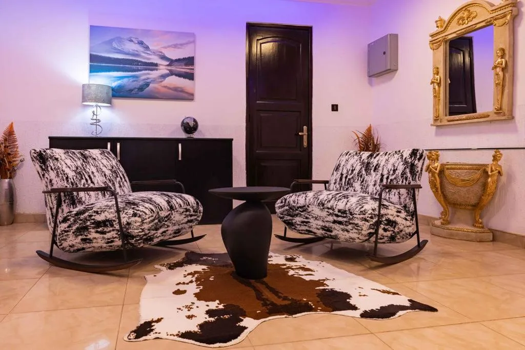 Lounge or bar in The Cabyn