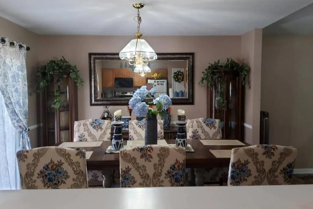 Smart Entire Loft, 3 br, 2 bath, with 3 tv