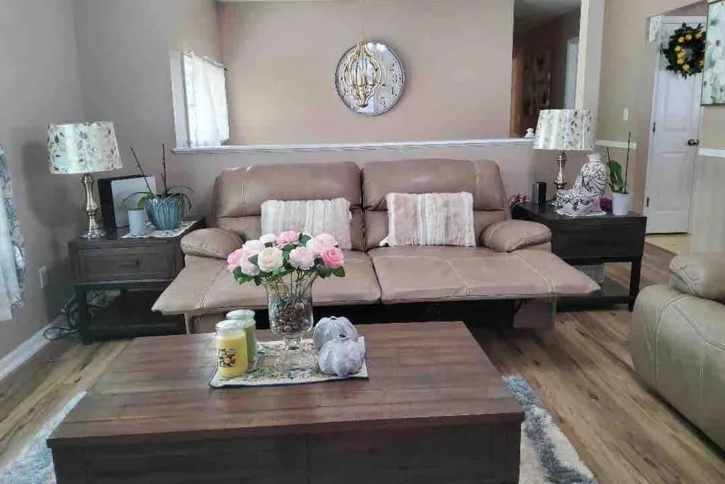 Smart Entire Loft, 3 br, 2 bath, with 3 tv