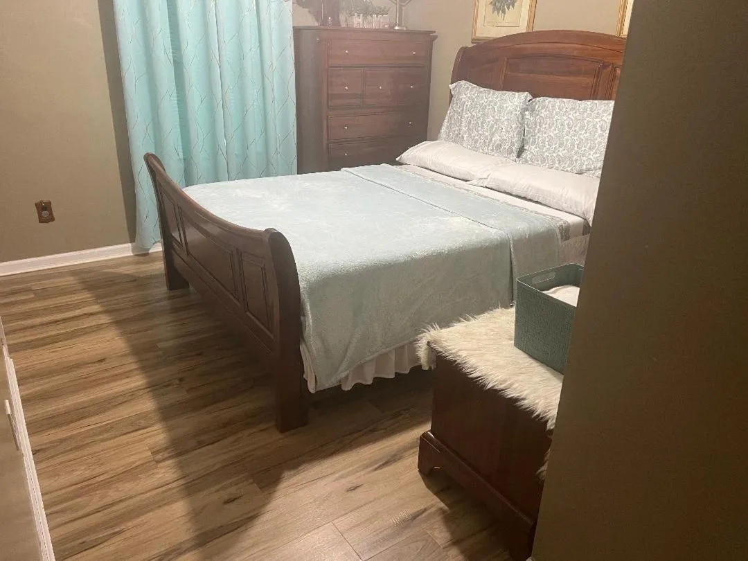 Bed in Smart Entire Loft, 3 br, 2 bath, with 3 tv