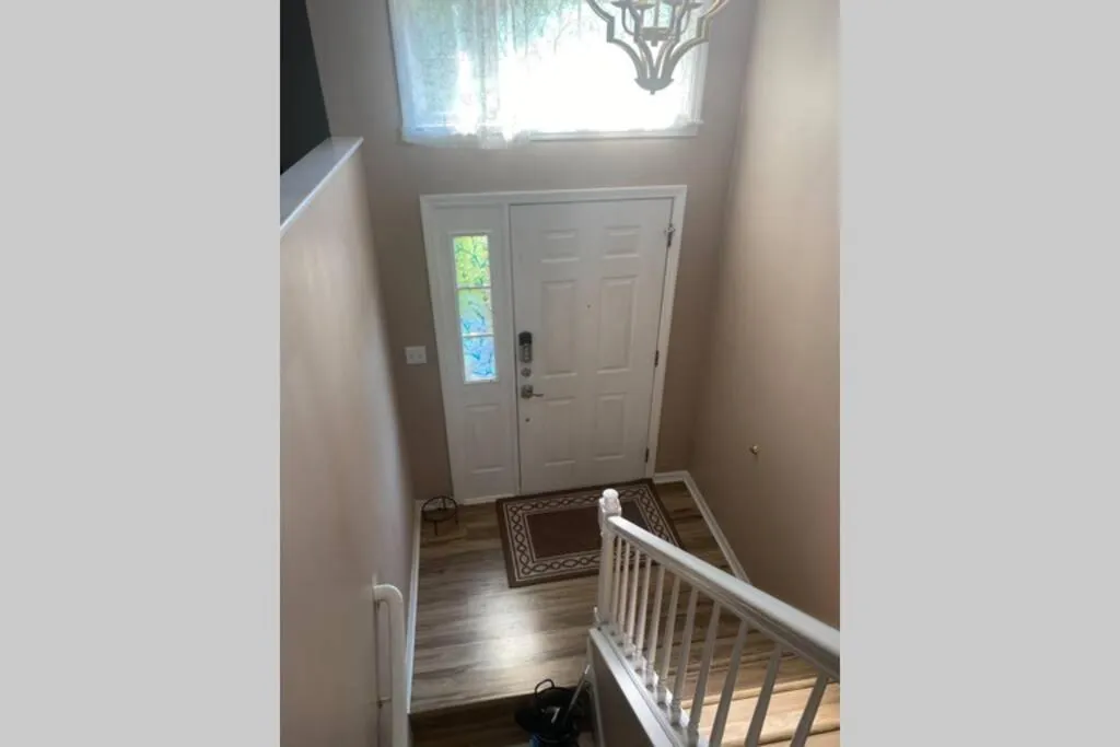 Smart Entire Loft, 3 br, 2 bath, with 3 tv