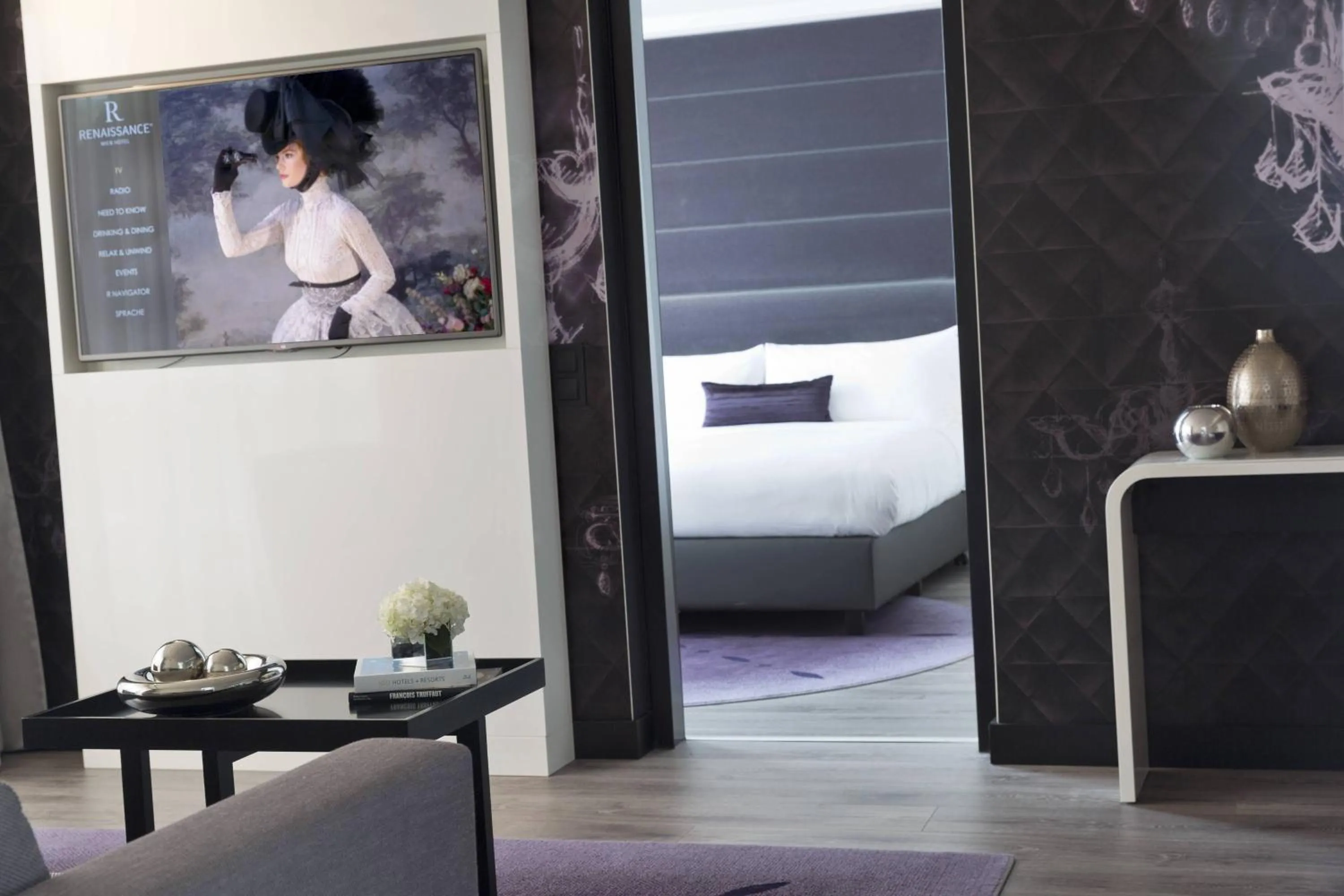 Photo of the whole room, Bed in Renaissance Vienna Schönbrunn Hotel