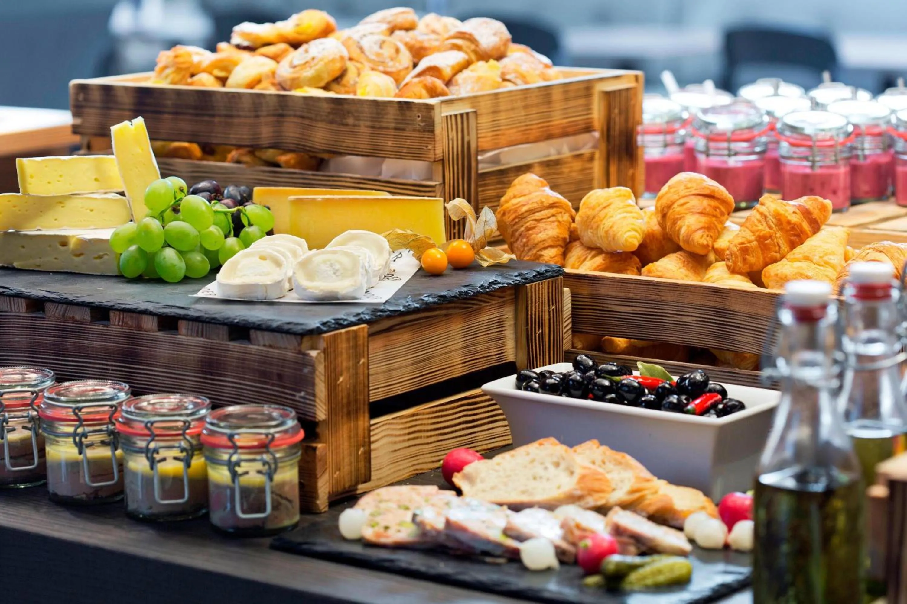 Restaurant/places to eat in Renaissance Vienna Schönbrunn Hotel