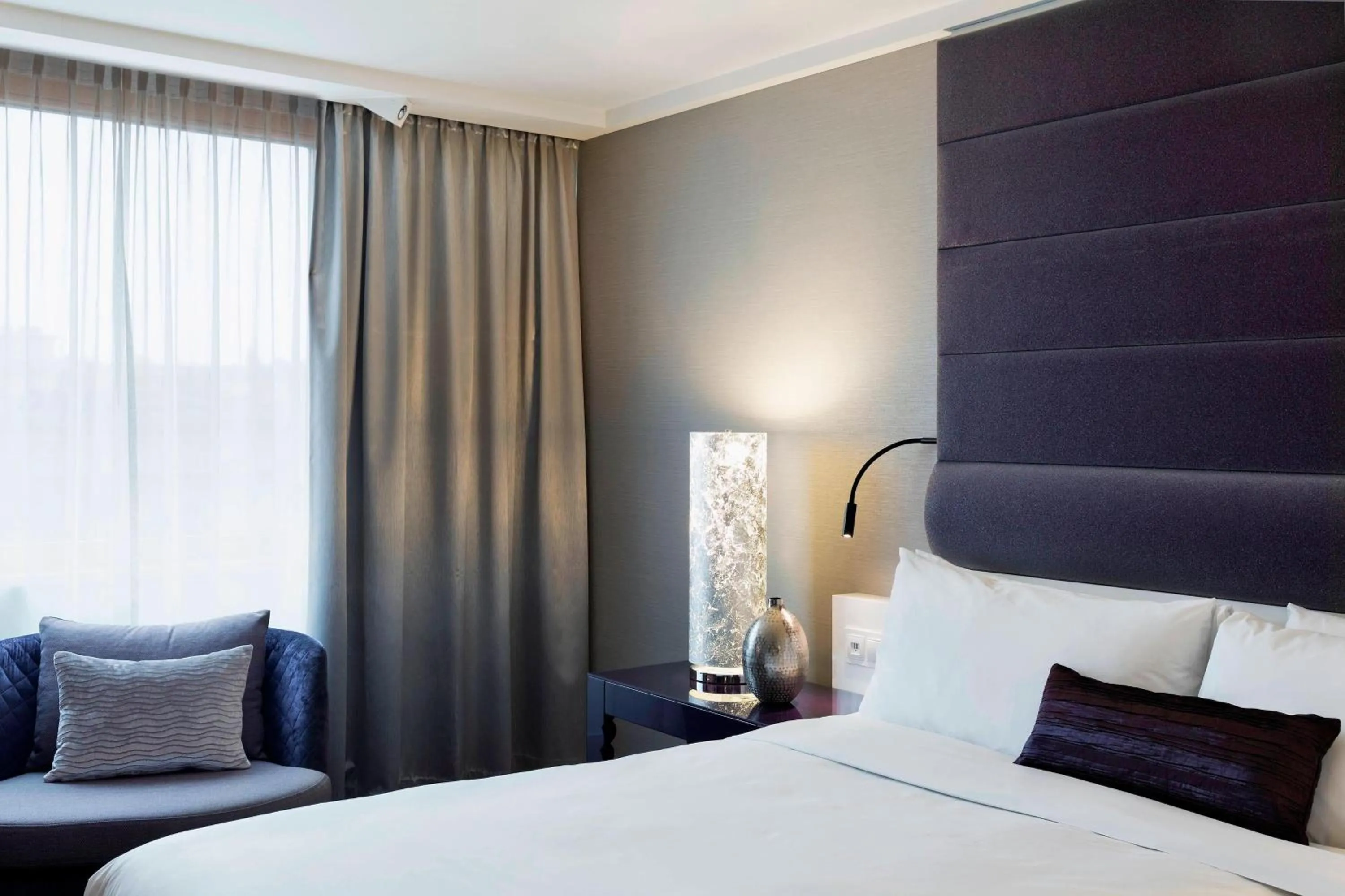 Photo of the whole room, Bed in Renaissance Vienna Schönbrunn Hotel