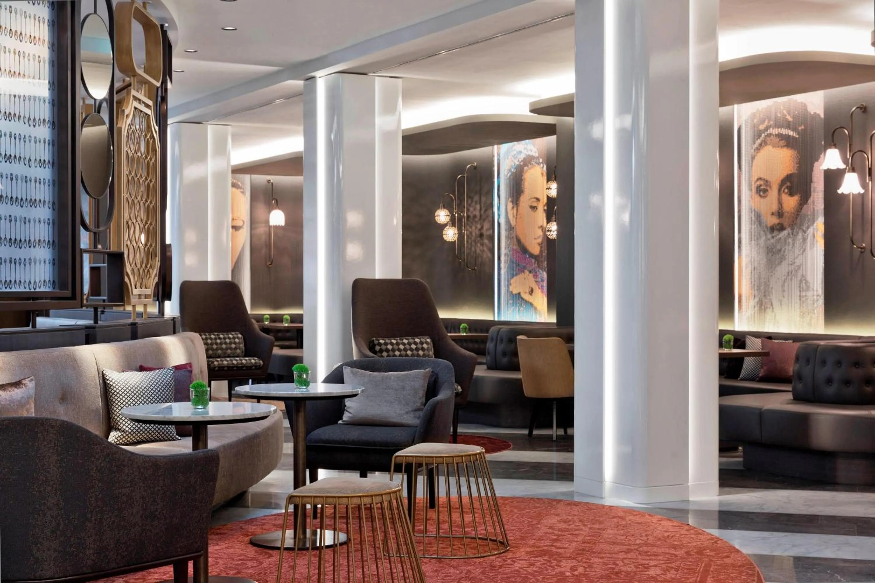 Lobby or reception in Renaissance Vienna Schönbrunn Hotel