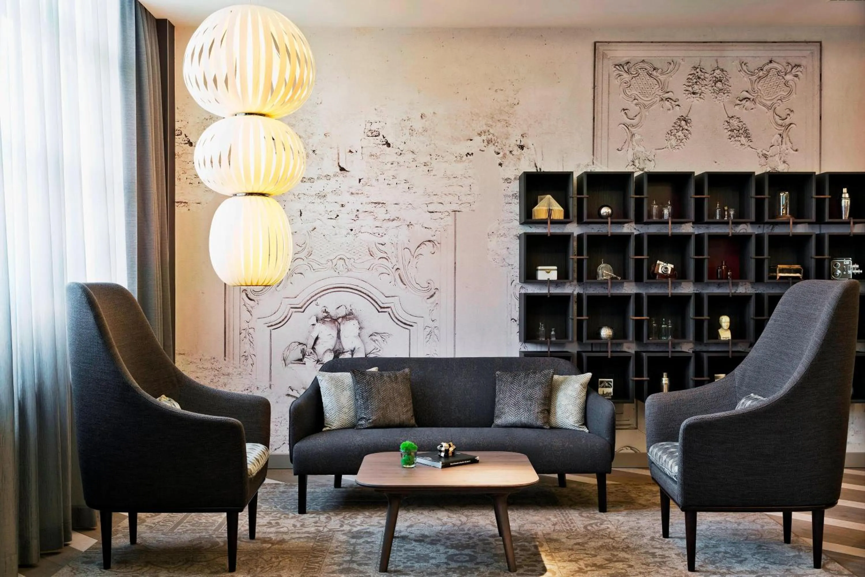 Living room in Renaissance Vienna Schönbrunn Hotel