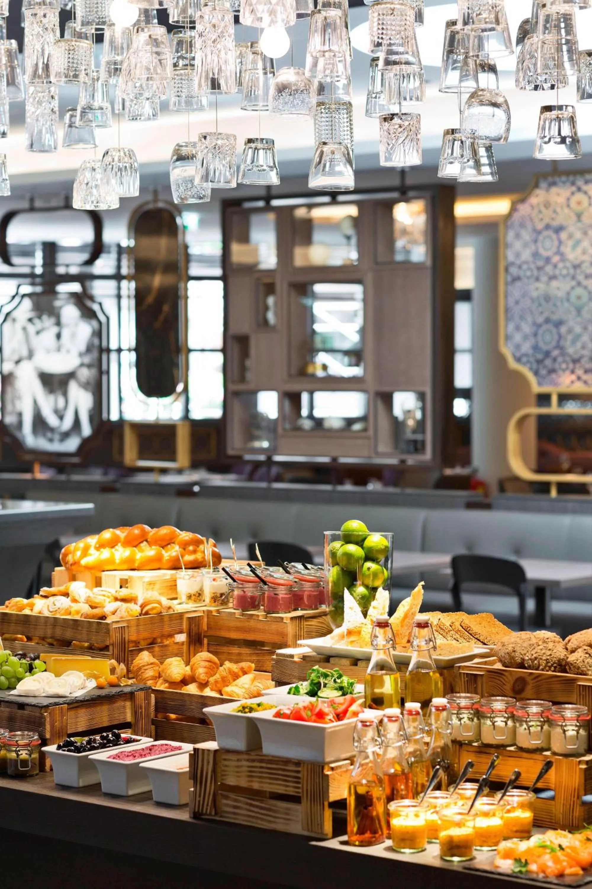 Restaurant/places to eat in Renaissance Vienna Schönbrunn Hotel